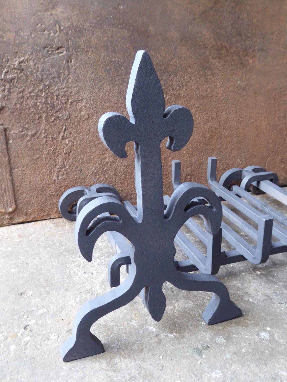 English Victorian Style Fireplace Grate, Fire Grate For Sale 1