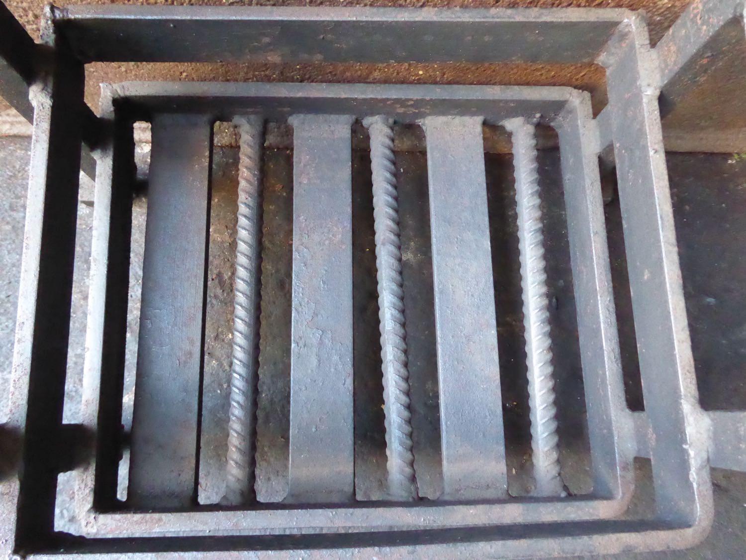 Grille de cheminée ou panier de cheminée de style victorien anglais, 20e siècle en vente 3