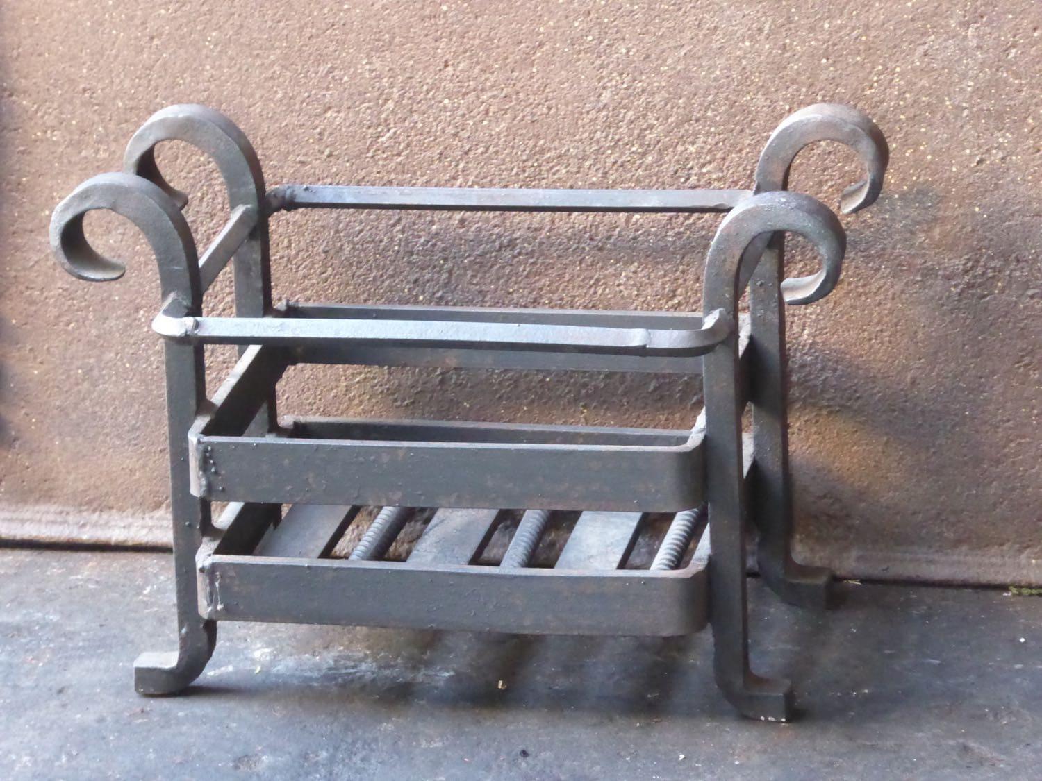 Forgé Grille de cheminée ou panier de cheminée de style victorien anglais, 20e siècle en vente