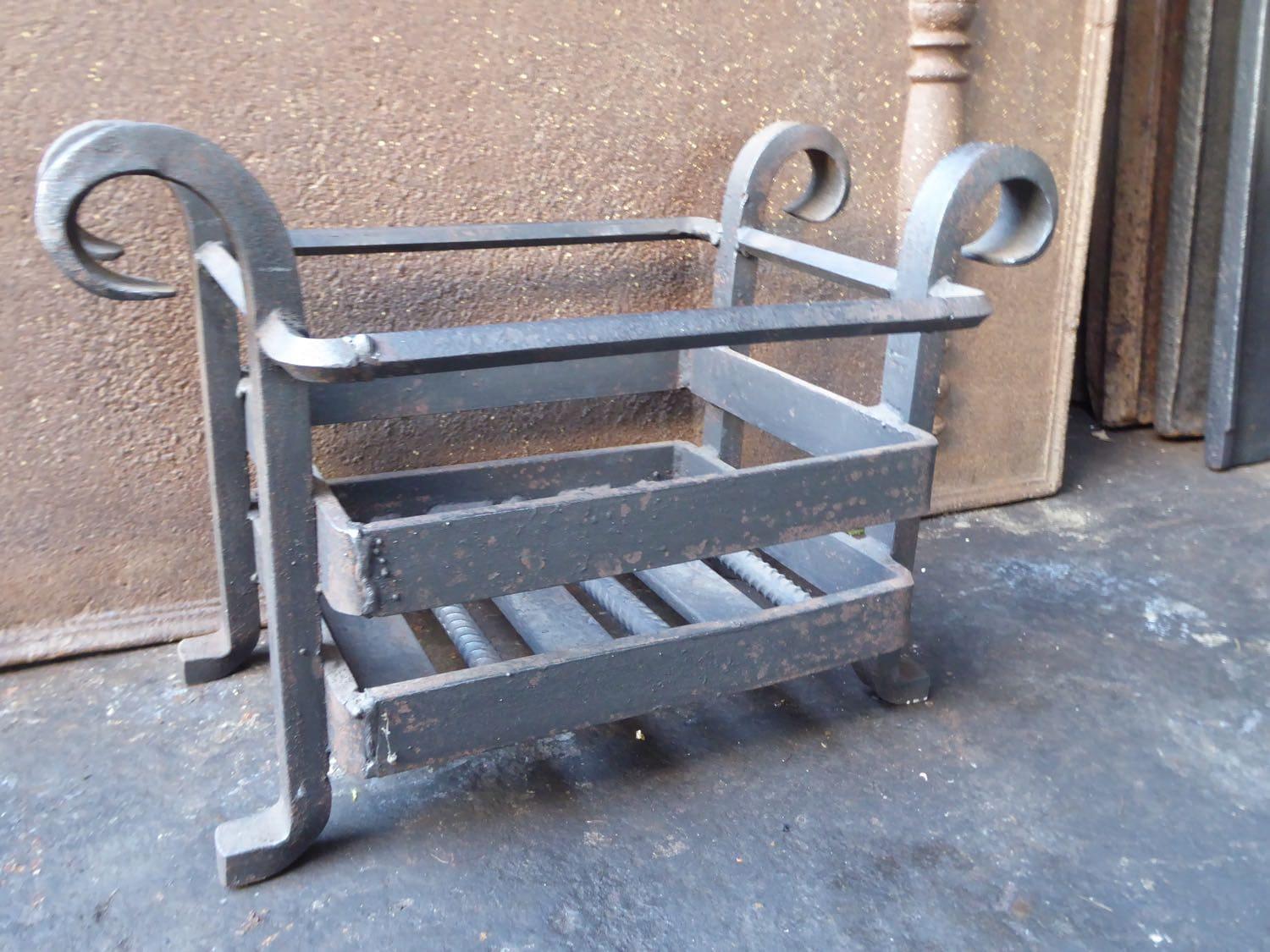 Grille de cheminée ou panier de cheminée de style victorien anglais, 20e siècle en vente 1