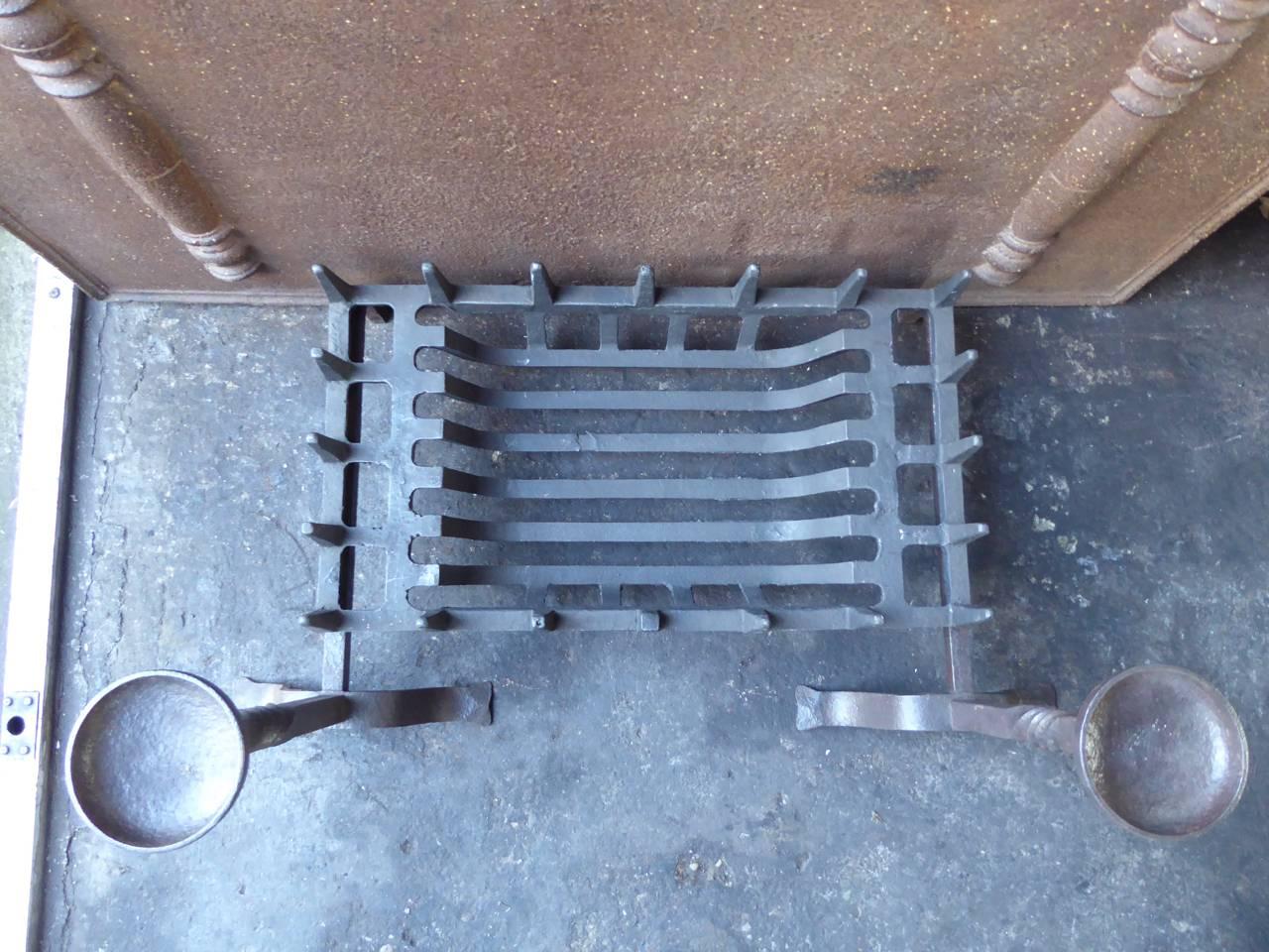 English Victorian Style Fireplace Grate or Fire Grate 3
