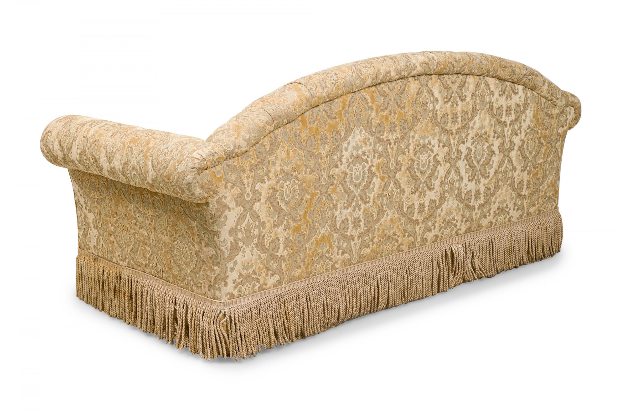 Englisches Sofa im viktorianischen Stil aus goldenem Samt und Damast mit getuftetem Knopf und Fransen (Unbekannt) im Angebot
