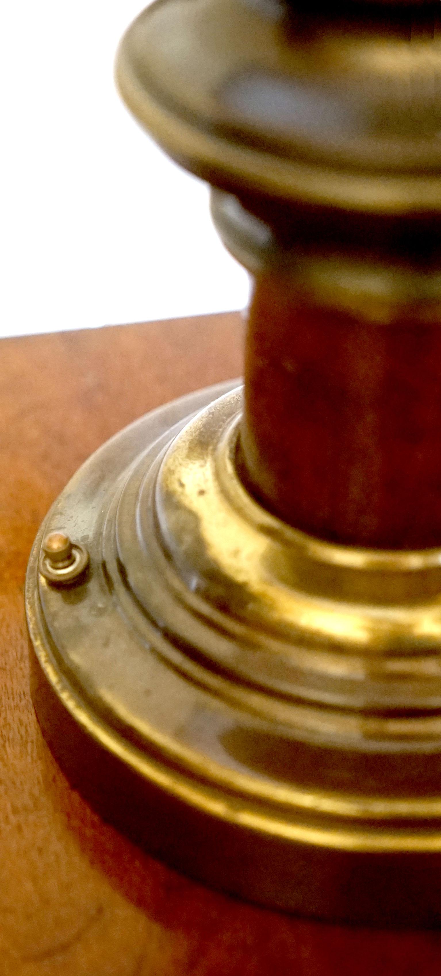 Englische Schreibtischlampe aus Eisen und Messing im viktorianischen Stil im Angebot 3
