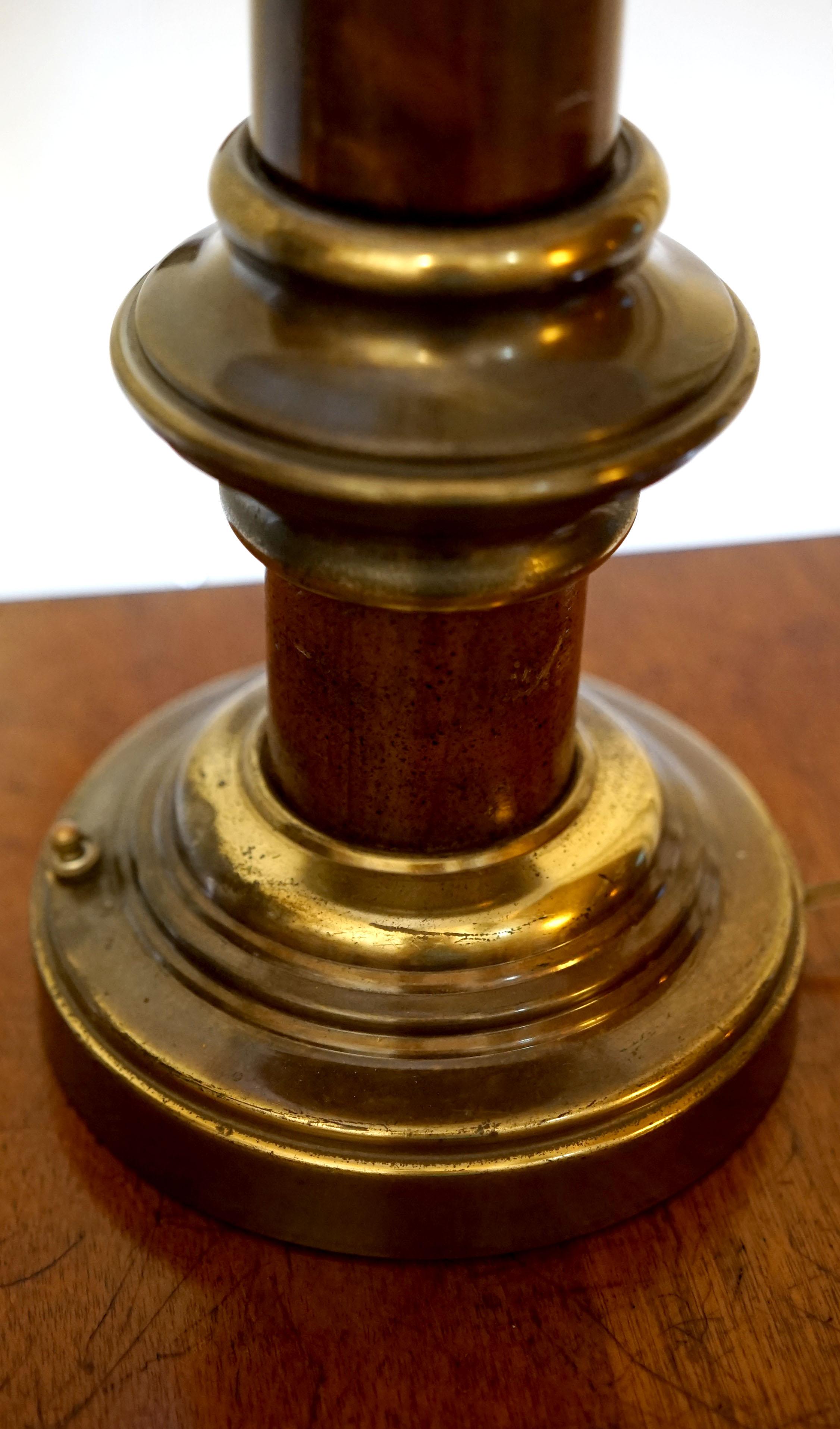 Englische Schreibtischlampe aus Eisen und Messing im viktorianischen Stil im Angebot 2
