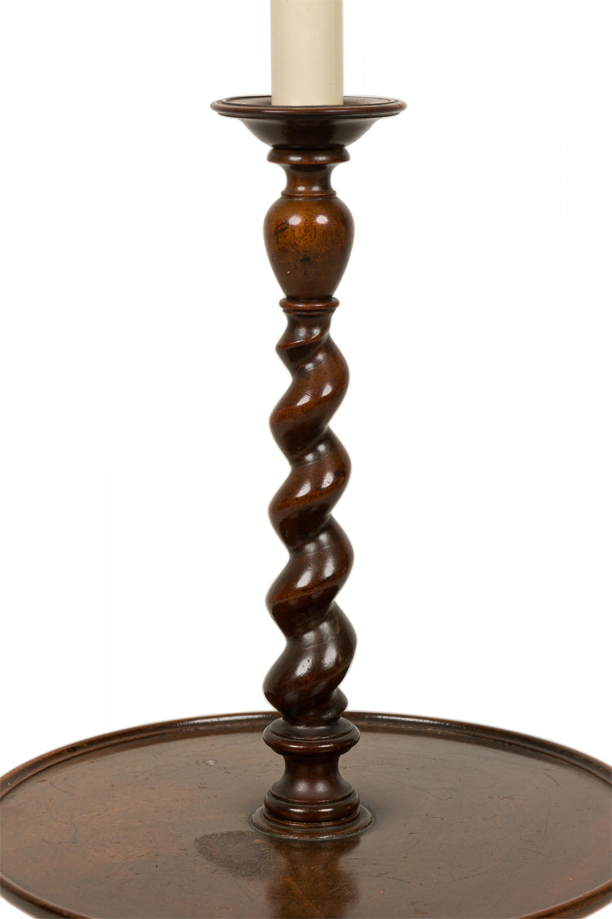 English Victorian Style Mahogany Turned Spindle Floor Lamp / Table In Good Condition In Queens, NY