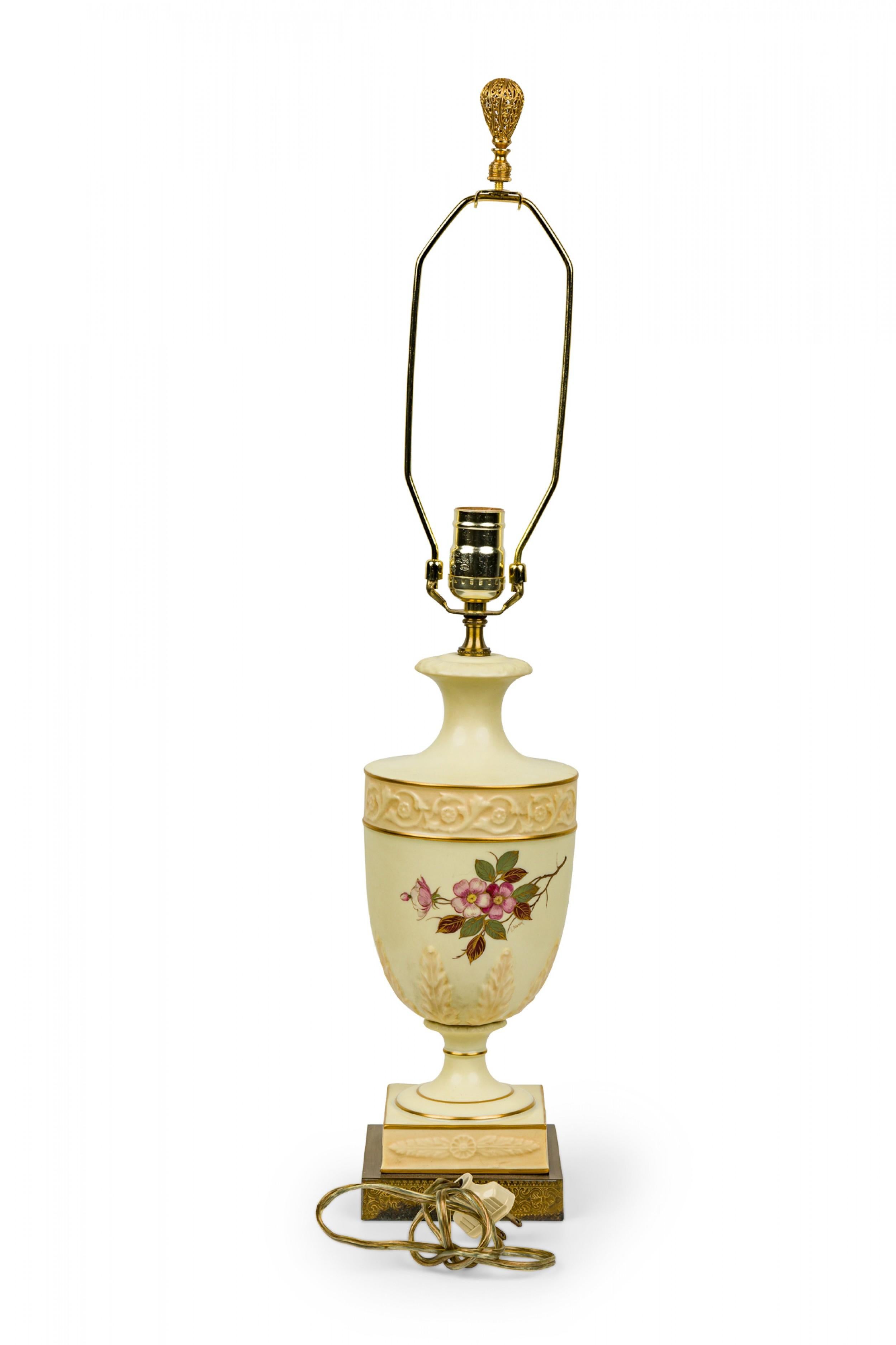 British English Victorian style Mid-Century Floral Porcelain Urn Form Table Lamp For Sale