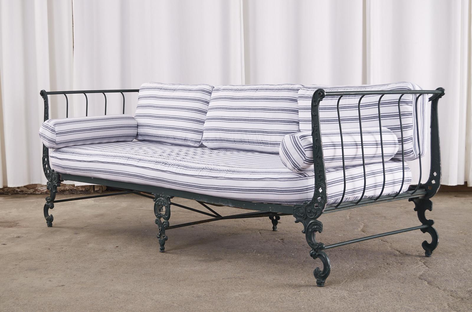 English Victorian Style Painted Iron Daybed Settee In Distressed Condition In Rio Vista, CA