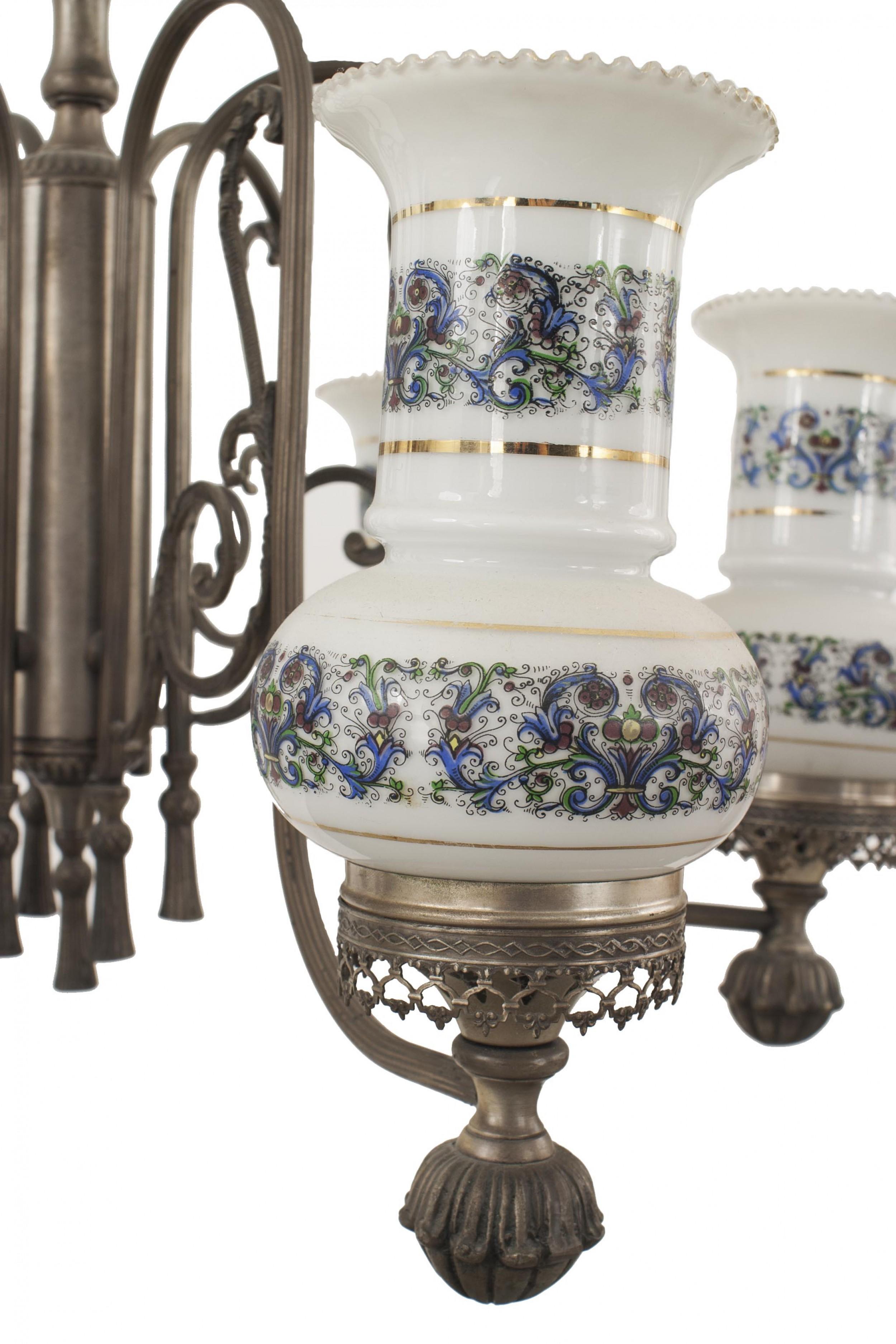 Lampadario a 6 bracci in peltro patinato in stile vittoriano inglese con globi a uragano in vetro bianco con motivi floreali blu, verdi e rossi