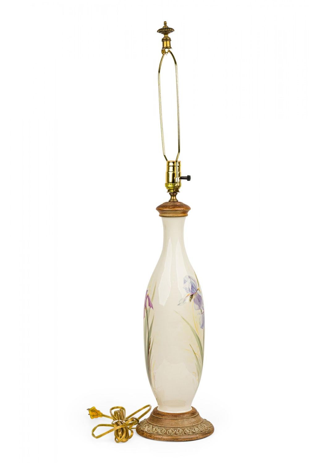 Britannique English Victorian style White Ceramic Purple Iris Motif Table Lamp en vente
