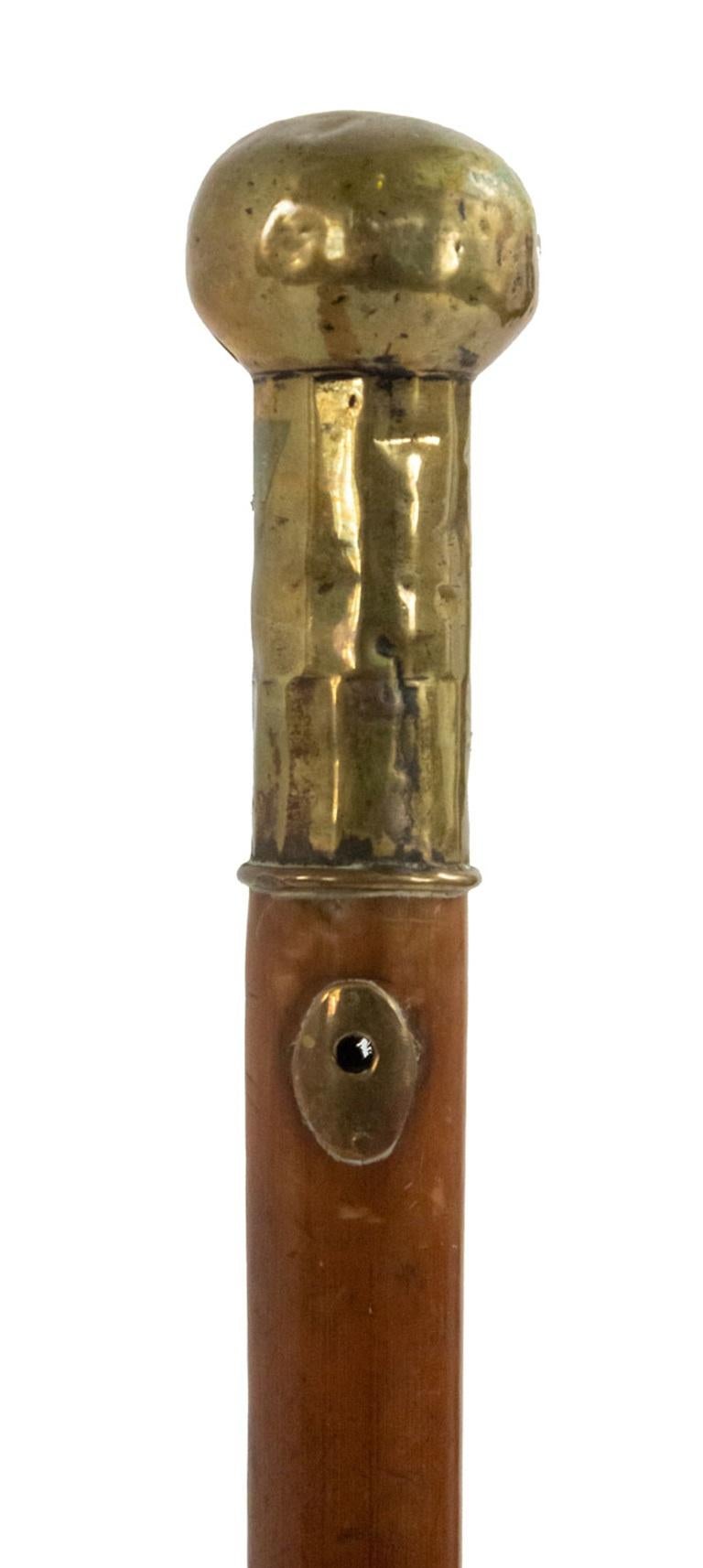 English Victorian Style Wood and Brass Cane In condizioni buone in vendita a Queens, NY