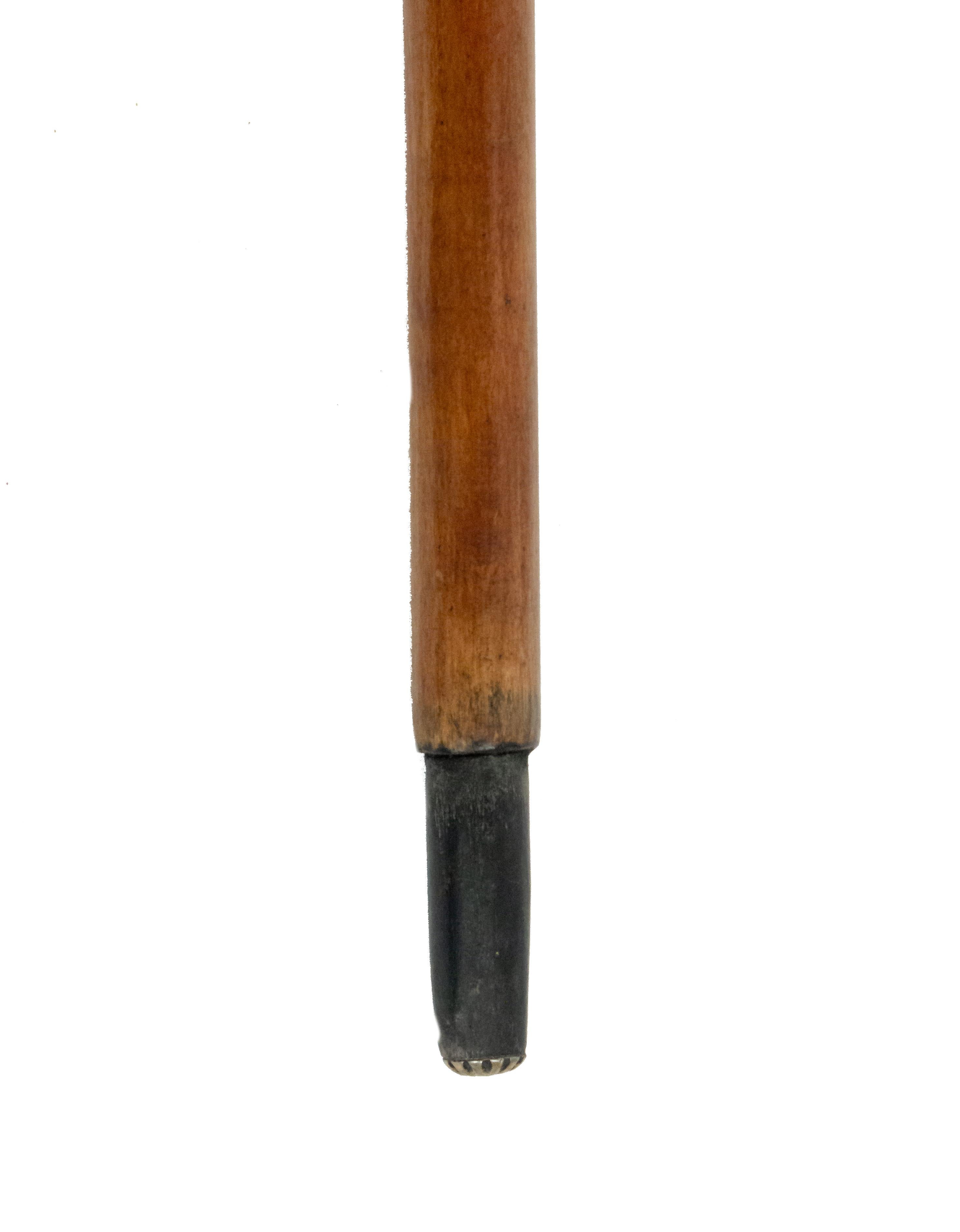 Bastone in legno in stile vittoriano inglese con mano in bronzo e top Ball. 
 
