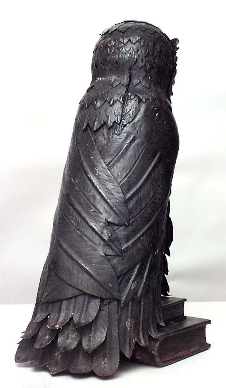 English Victorian Metal Owl Table Lamp In Good Condition For Sale In New York, NY