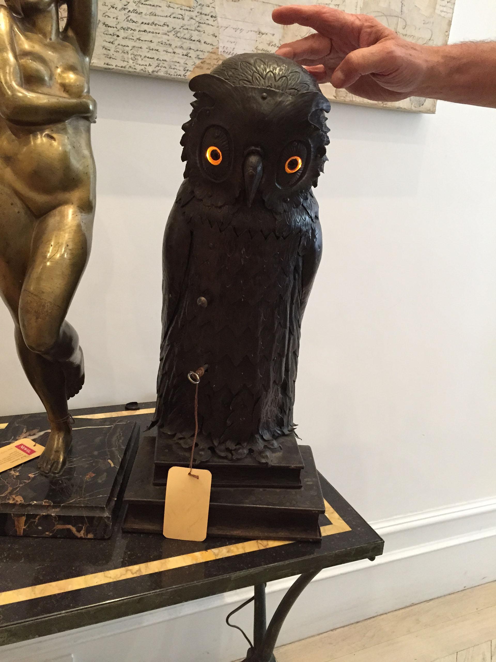 English Victorian Metal Owl Table Lamp For Sale 1