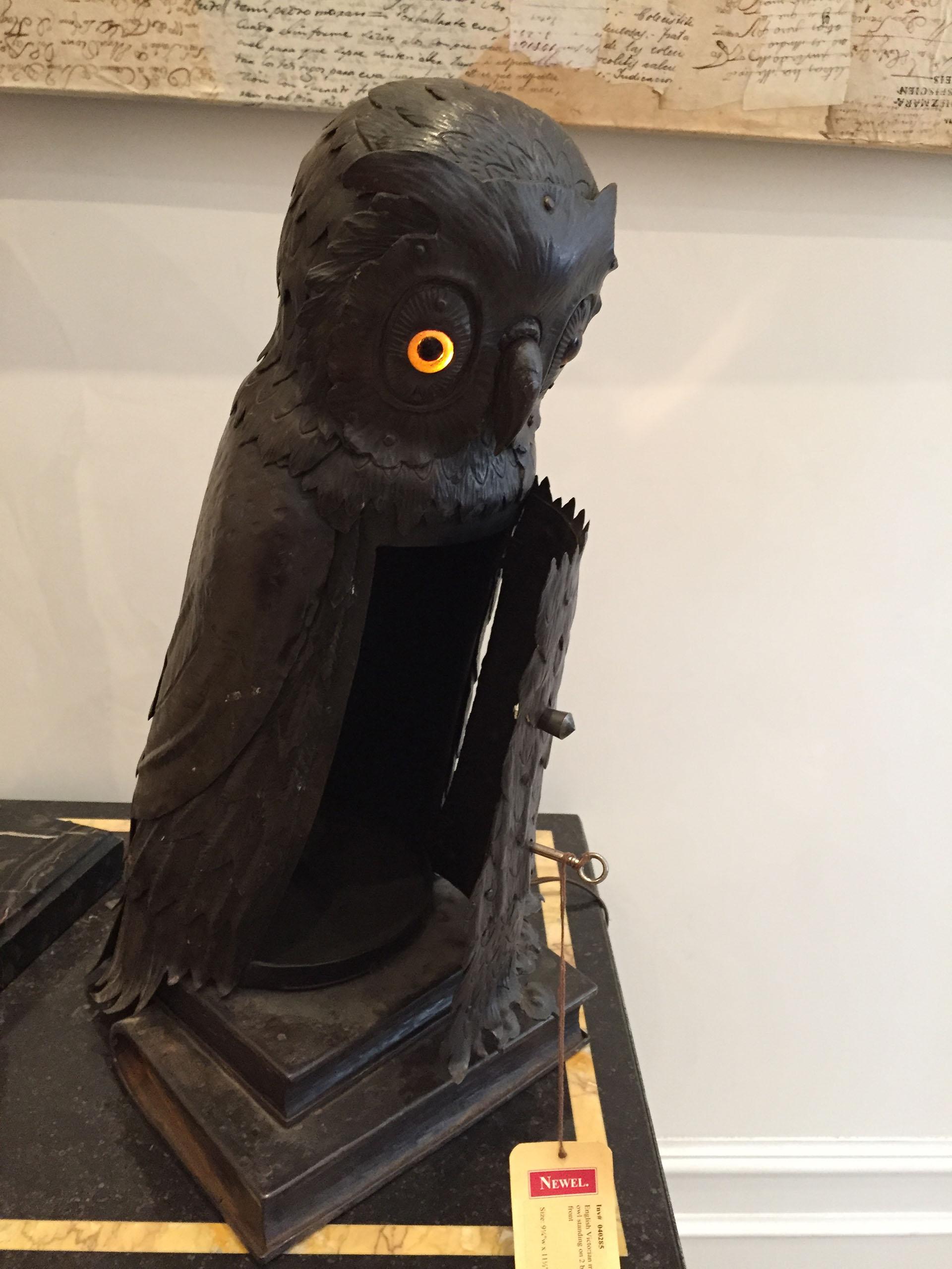 English Victorian Metal Owl Table Lamp For Sale 2
