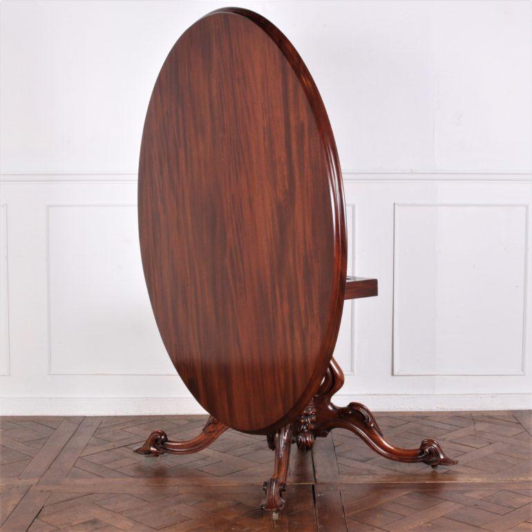 English Victorian Tilt-Top Dining Table In Good Condition In Vancouver, British Columbia