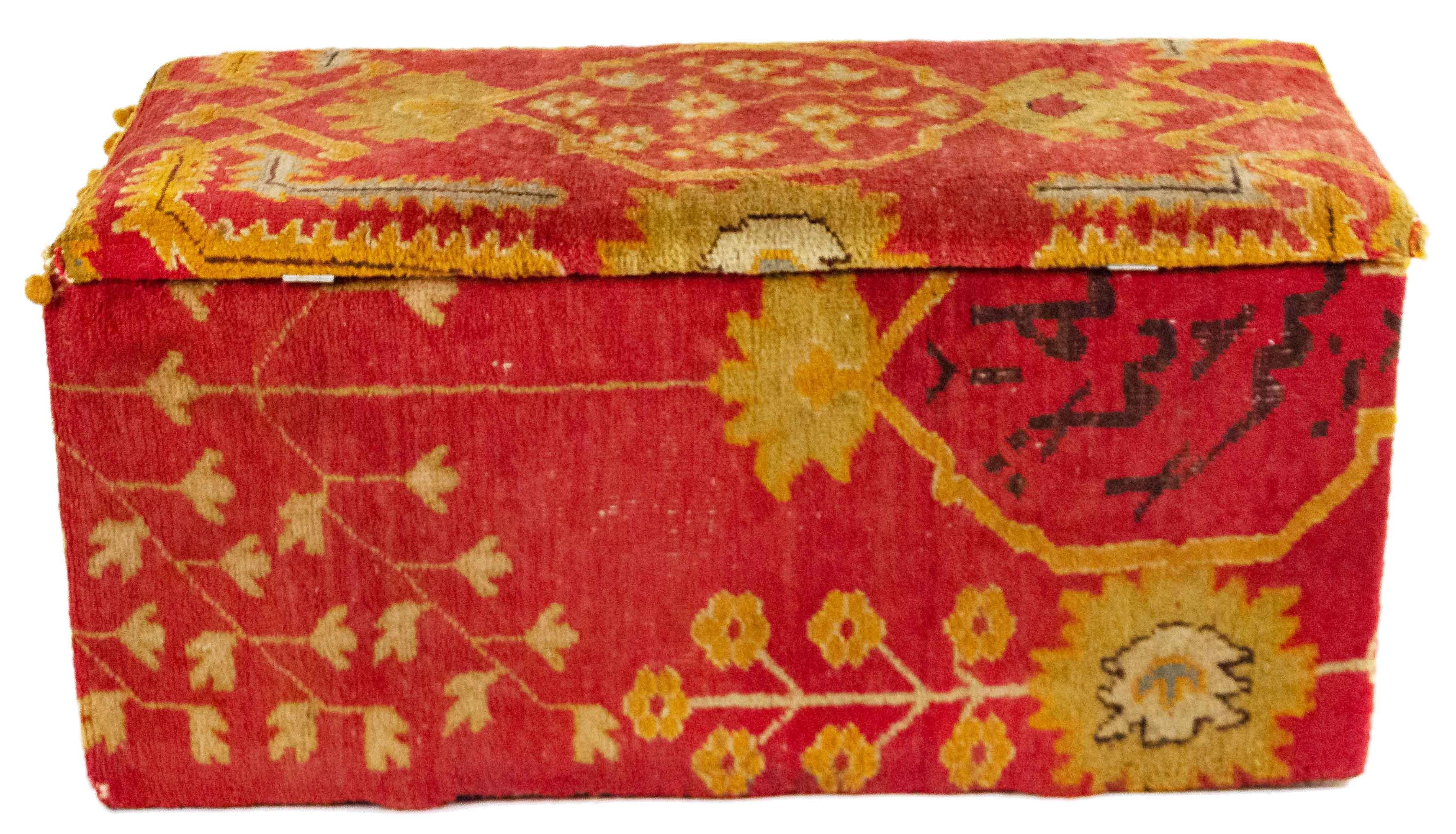 English Victorian Turkish Carpet Trunk In Good Condition In New York, NY