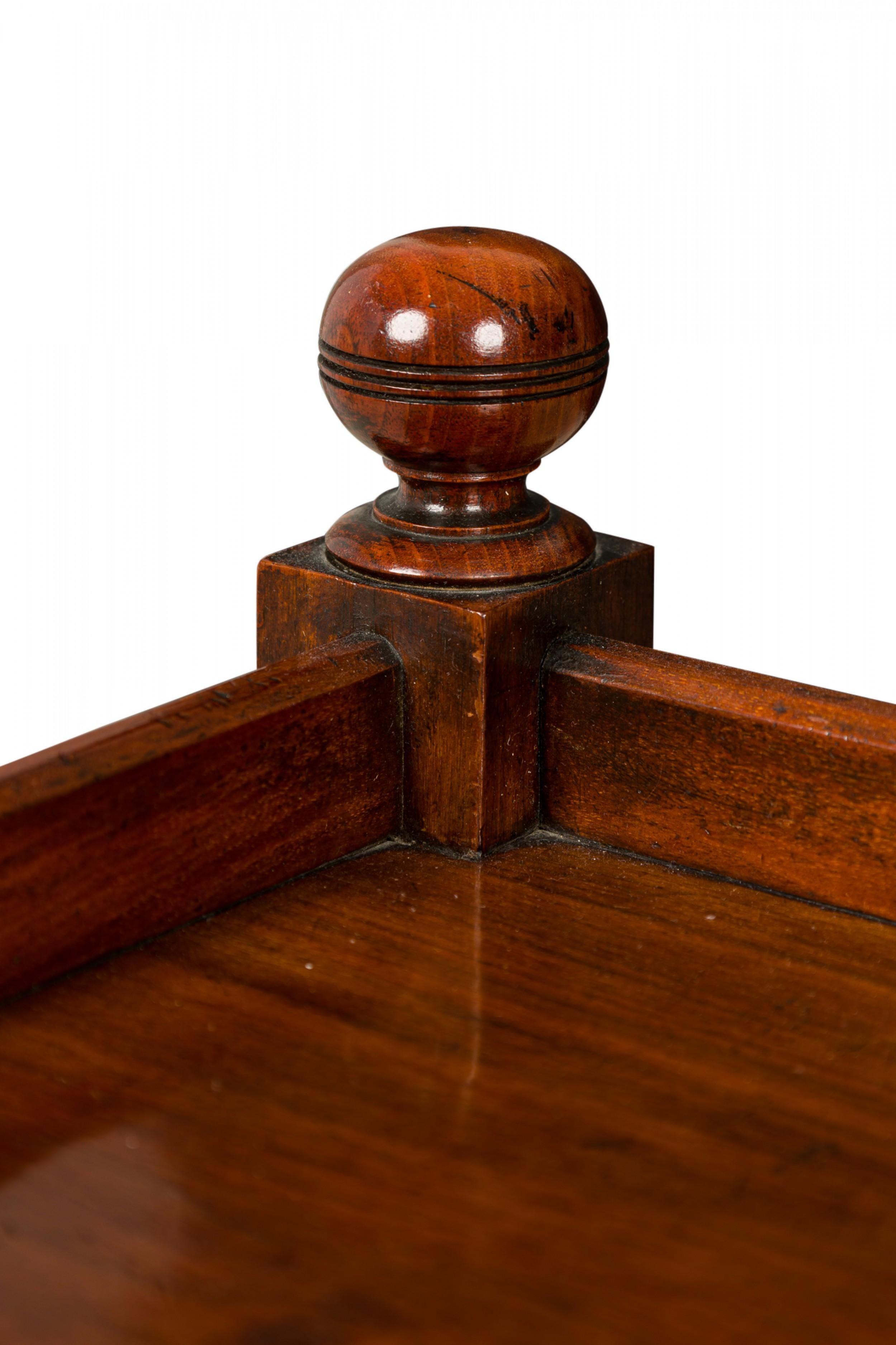 English Victorian Turned Leg Three Shelf Small Wooden Etagere / Display Shelf For Sale 3