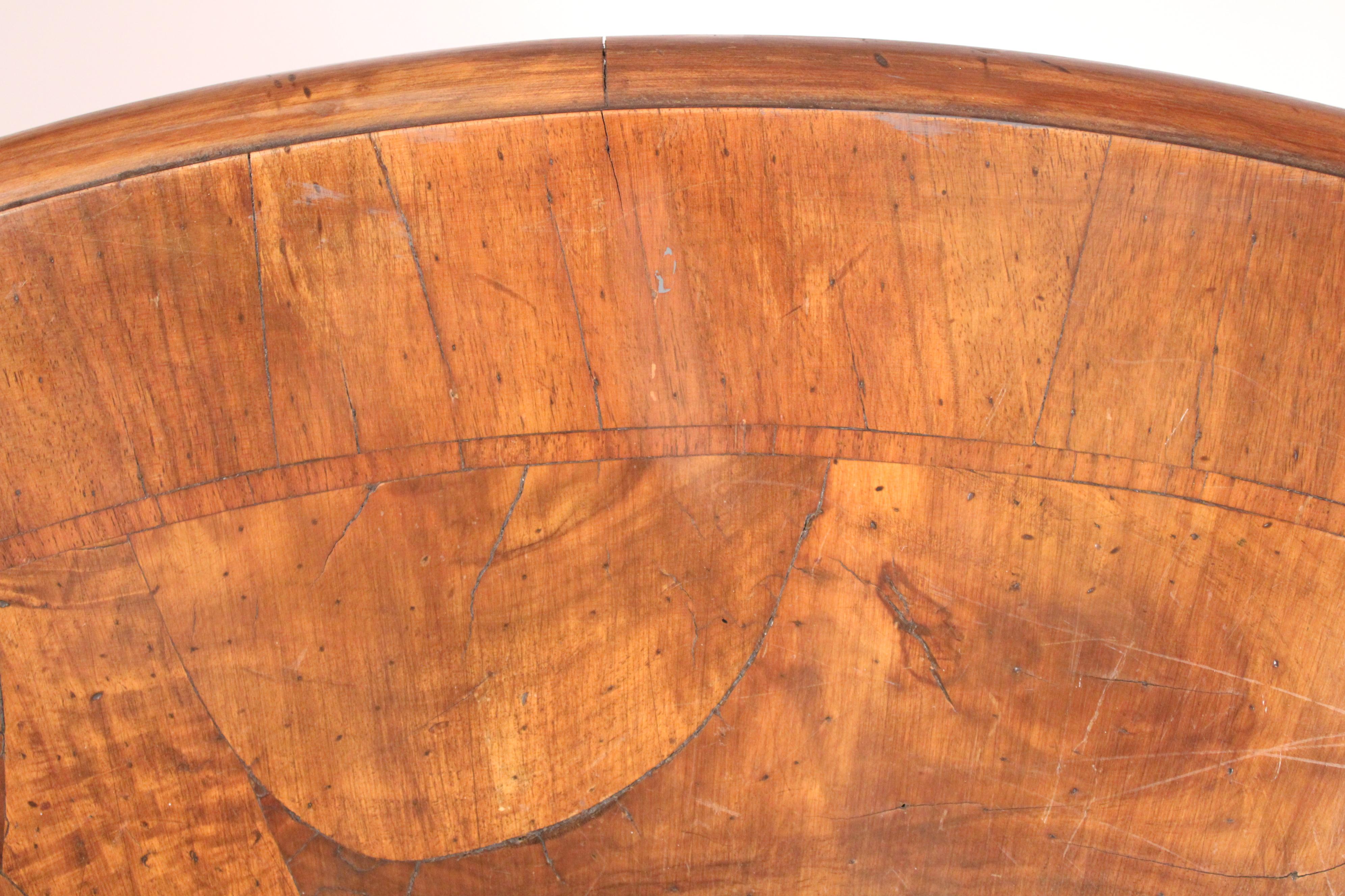 English Victorian Walnut and Burl Walnut Center / Games Table In Good Condition For Sale In Laguna Beach, CA