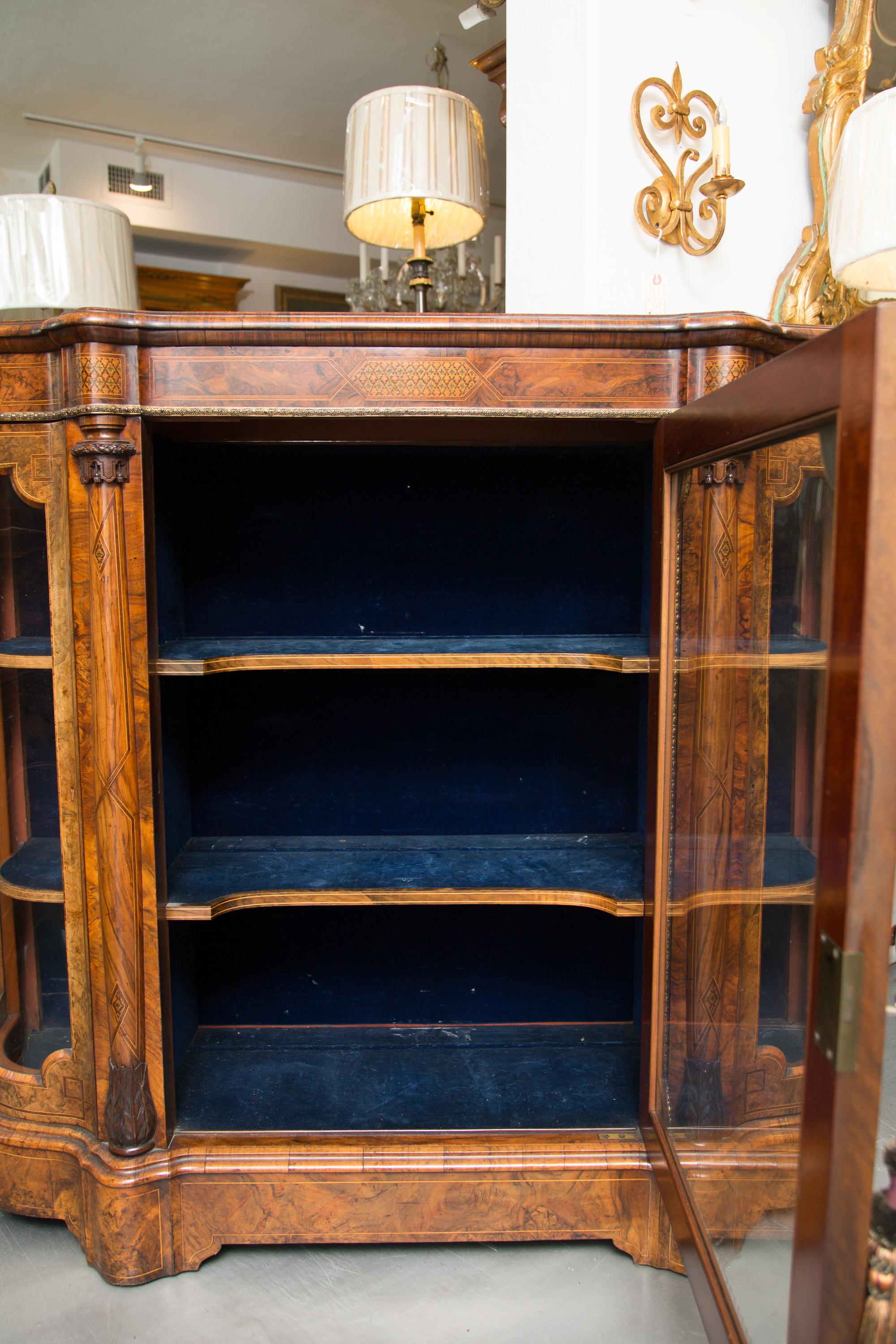 English Victorian Walnut and Inlaid Display Cabinet In Good Condition In WEST PALM BEACH, FL