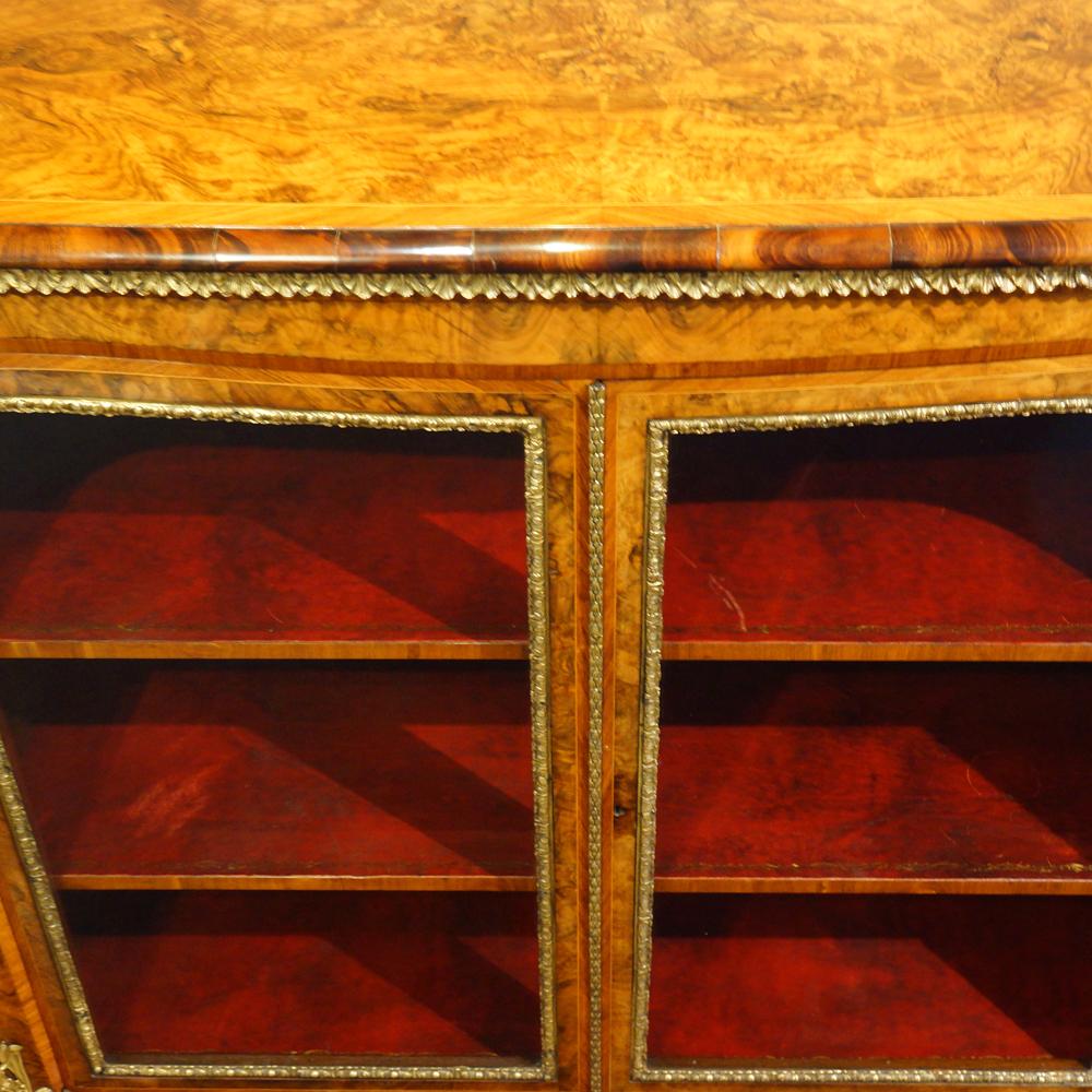 Mid-19th Century English Victorian Walnut and Kingwood Open Ended Credenza, circa 1865 For Sale
