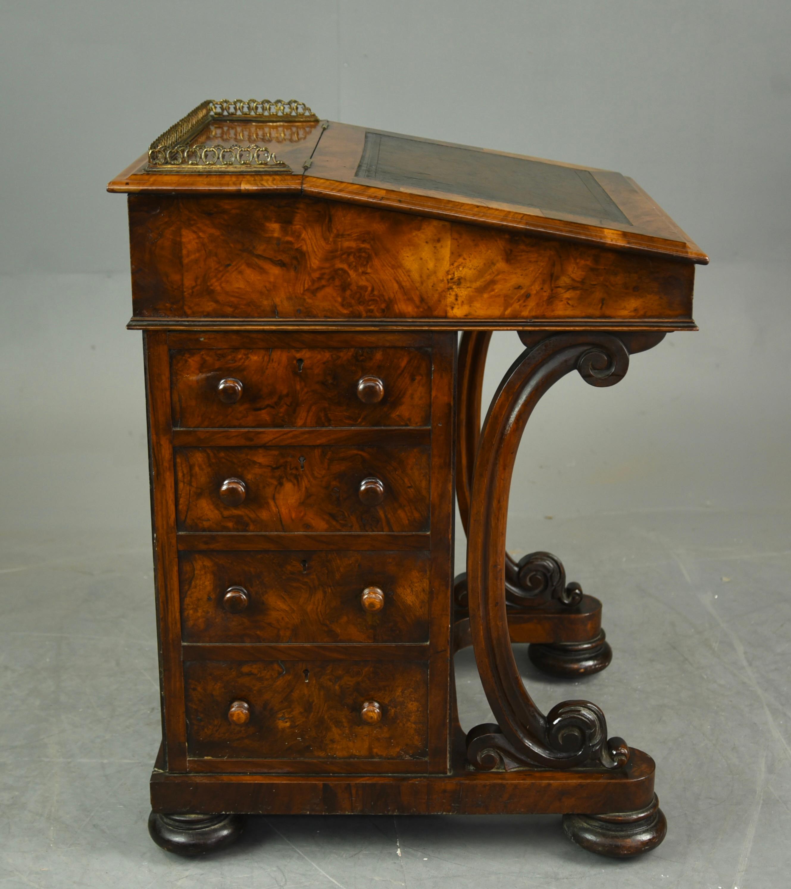 Mid-19th Century English Victorian Walnut Davenport Desk
