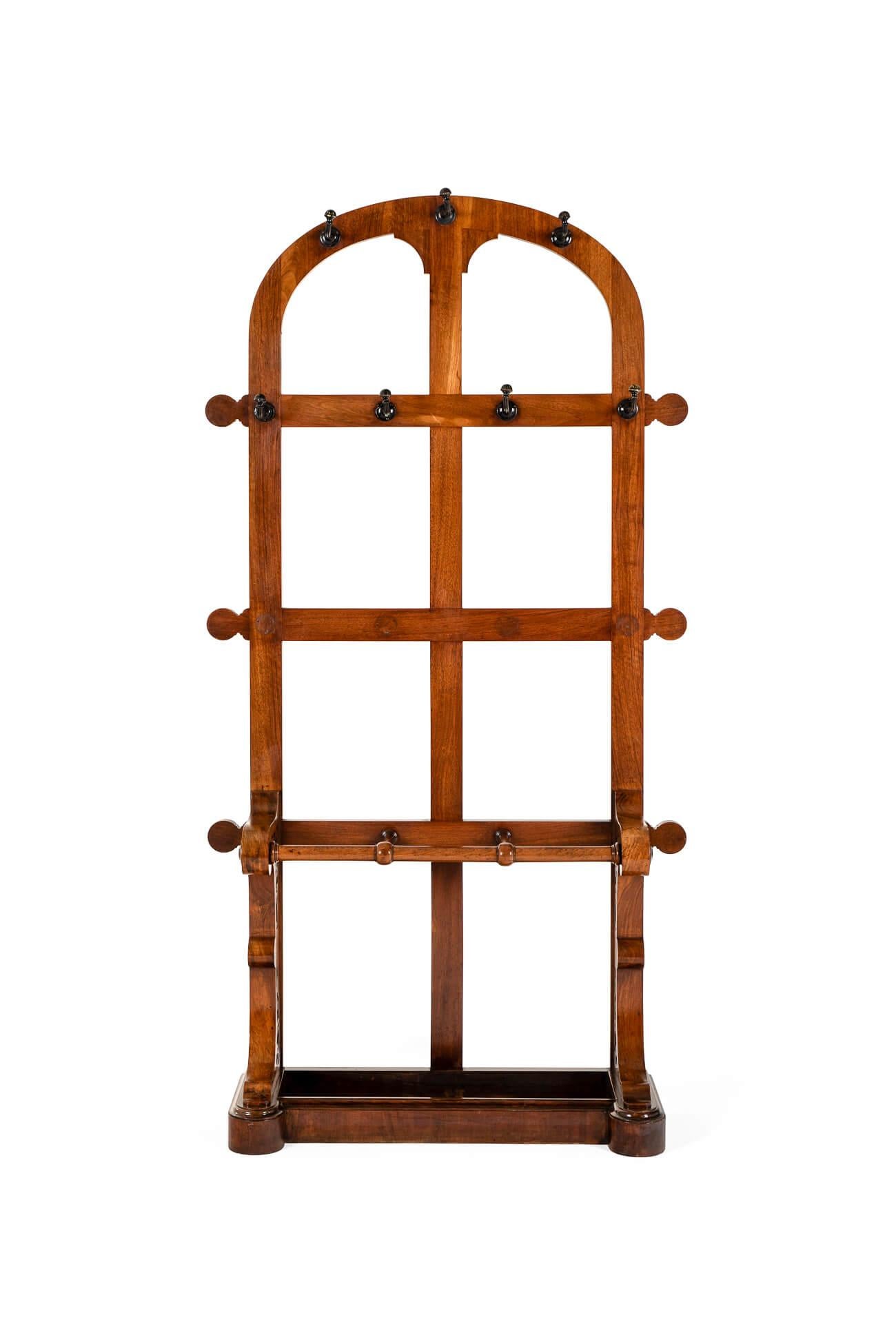 Apogée victorien Stand pour manteaux, chapeaux et parapluies en noyer de l'époque victorienne anglaise en vente