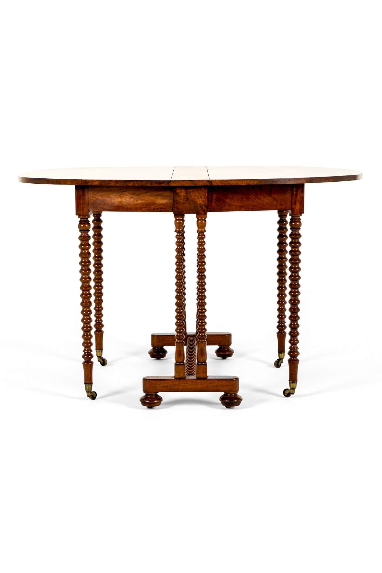 English Victorian Walnut Sutherland Table In Good Condition For Sale In Faversham, GB