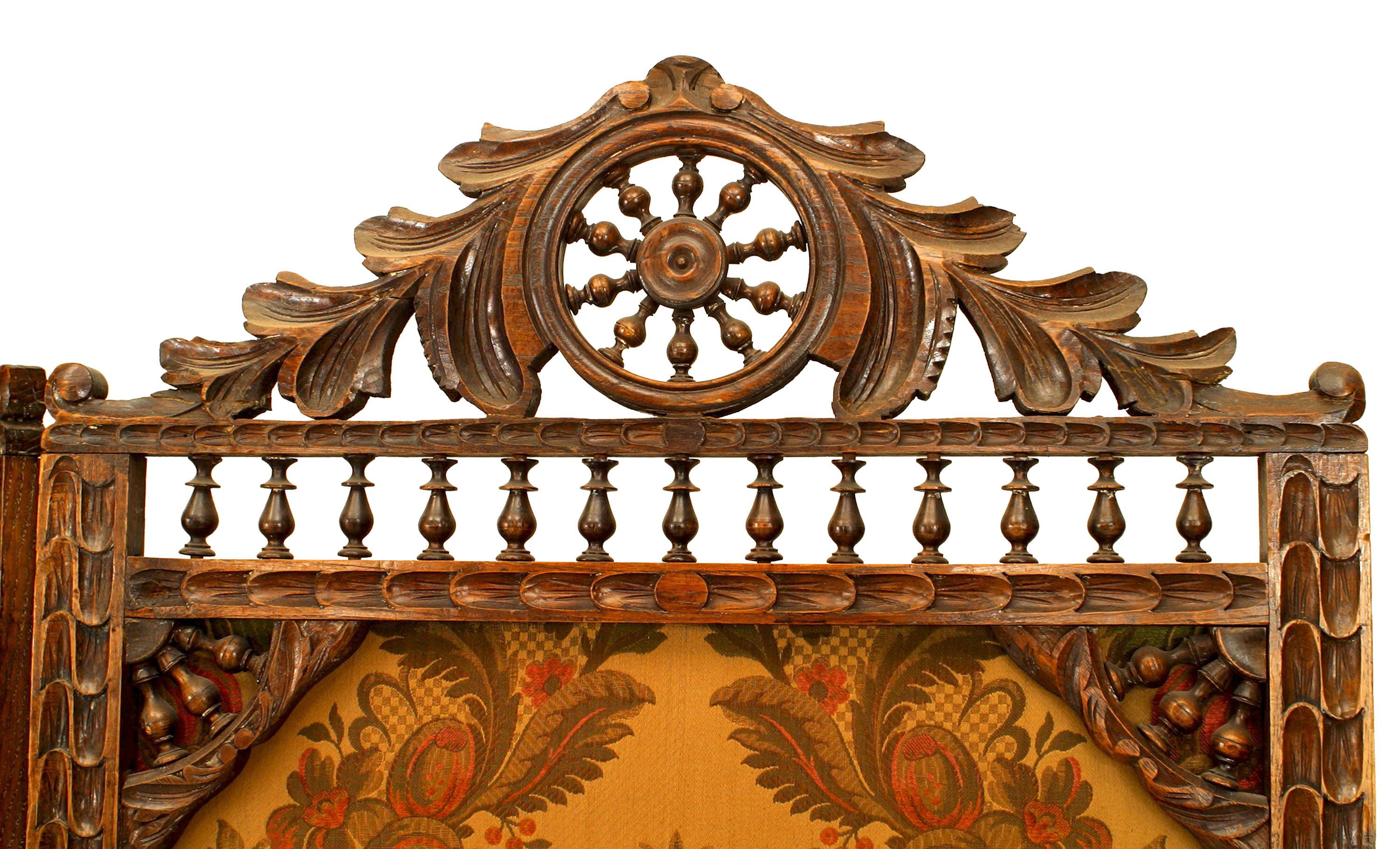 English Victorian Walnut 3-Fold Screen In Good Condition For Sale In New York, NY