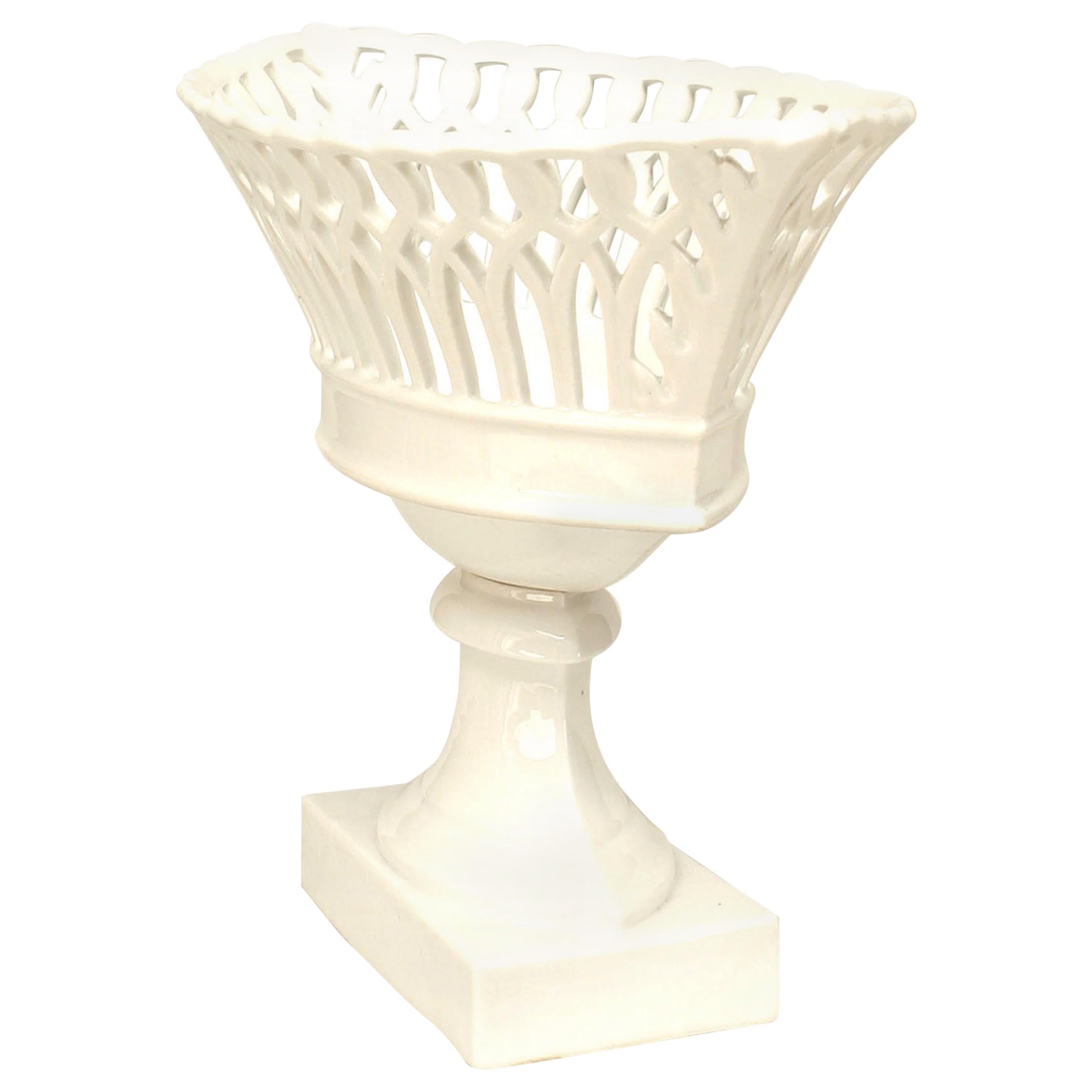Centre de table victorien anglais en porcelaine blanche
