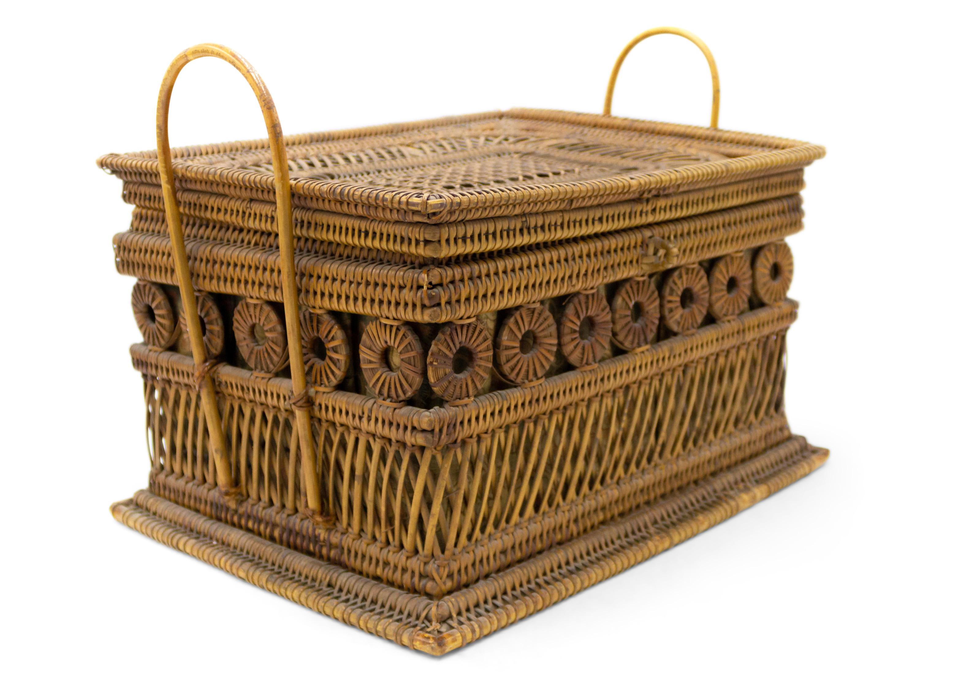 English Victorian Wicker Box In Good Condition For Sale In New York, NY