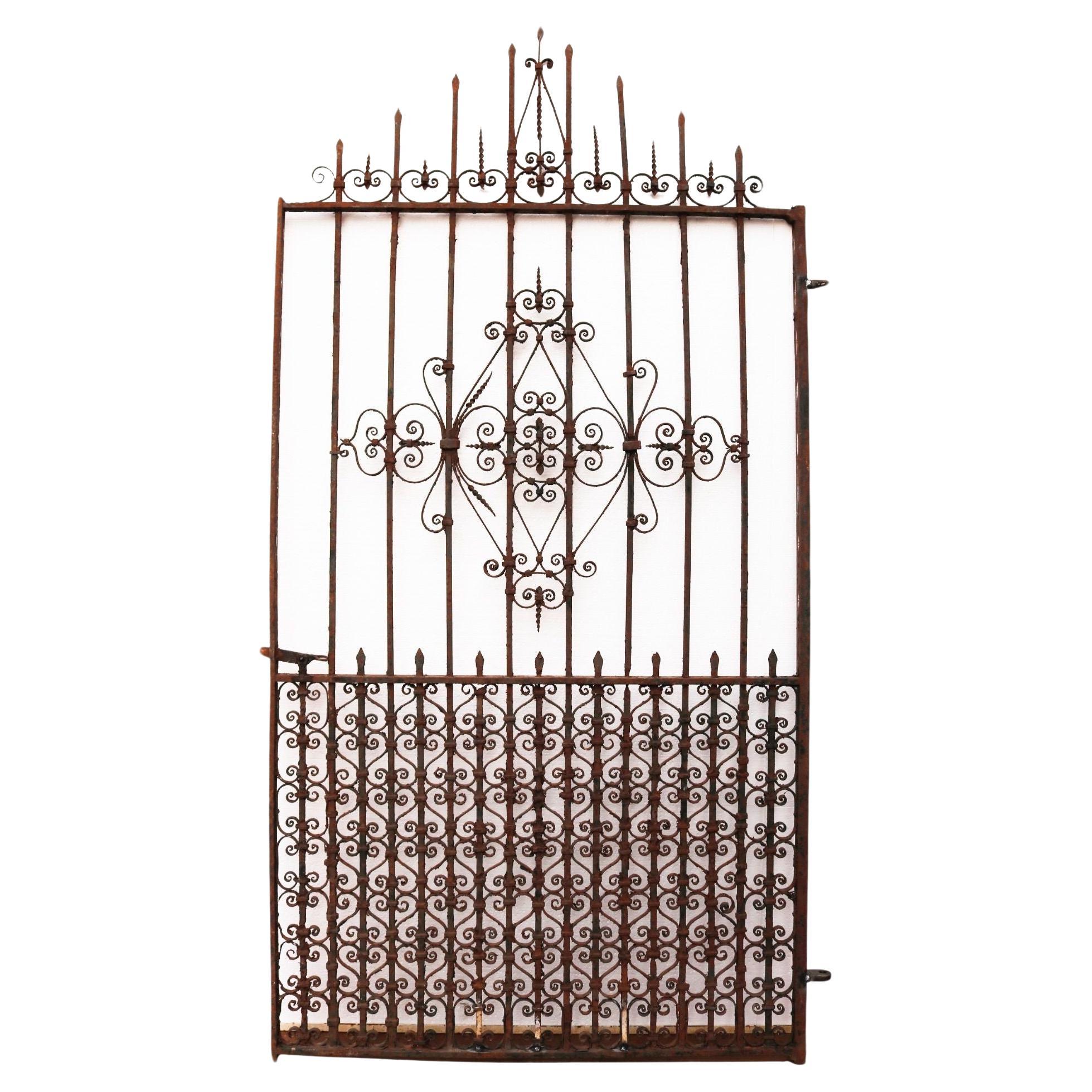 Puerta de jardín inglesa victoriana de hierro forjado