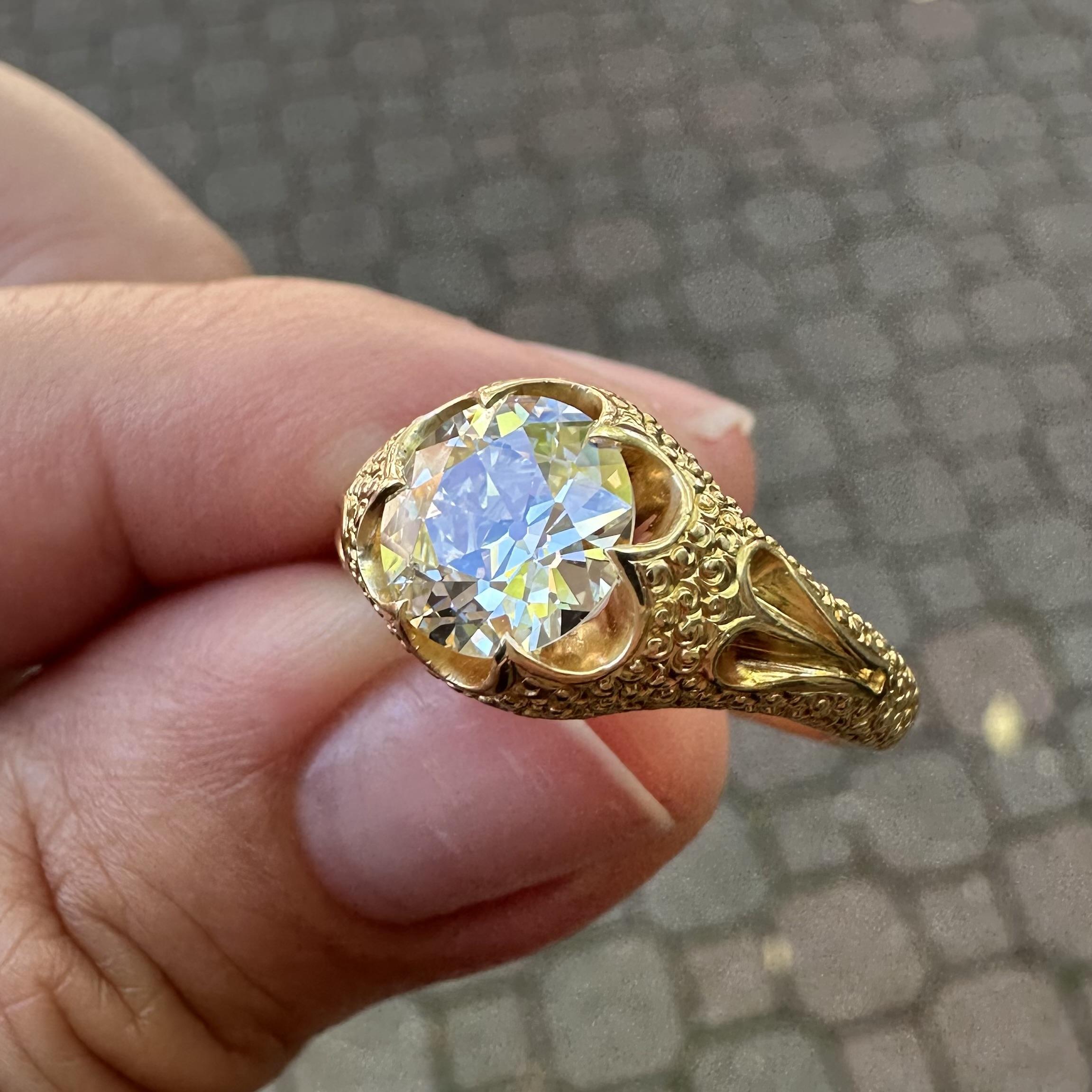 Englischer viktorianischer Gelbgold GIA 1,68ct Diamant Solitär Strukturierter Belcher Ring im Angebot 10