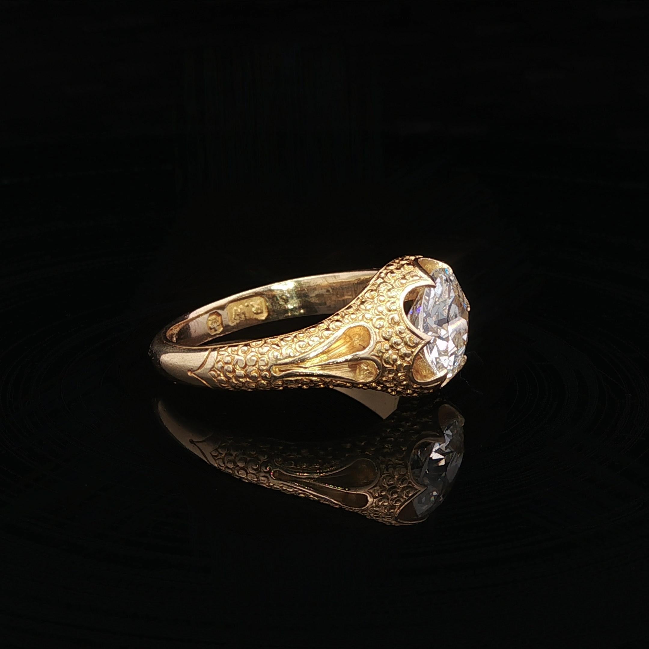 Englischer viktorianischer Gelbgold GIA 1,68ct Diamant Solitär Strukturierter Belcher Ring Damen im Angebot