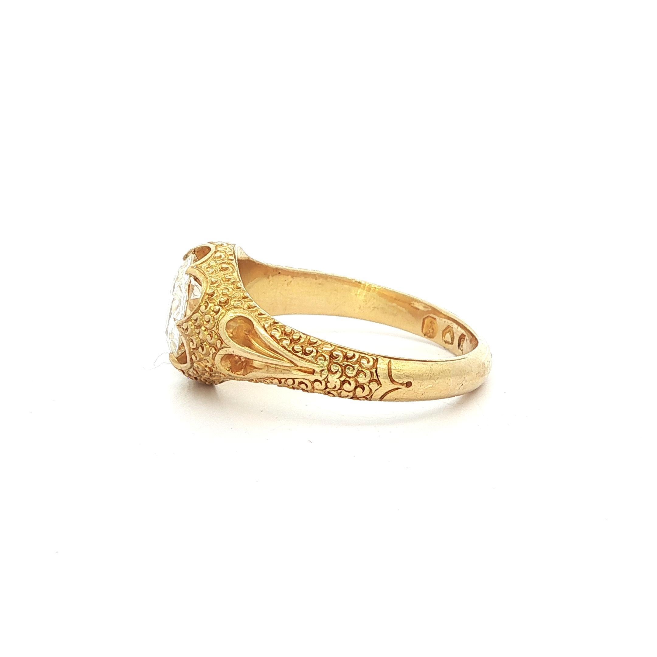 Englischer viktorianischer Gelbgold GIA 1,68ct Diamant Solitär Strukturierter Belcher Ring im Angebot 2
