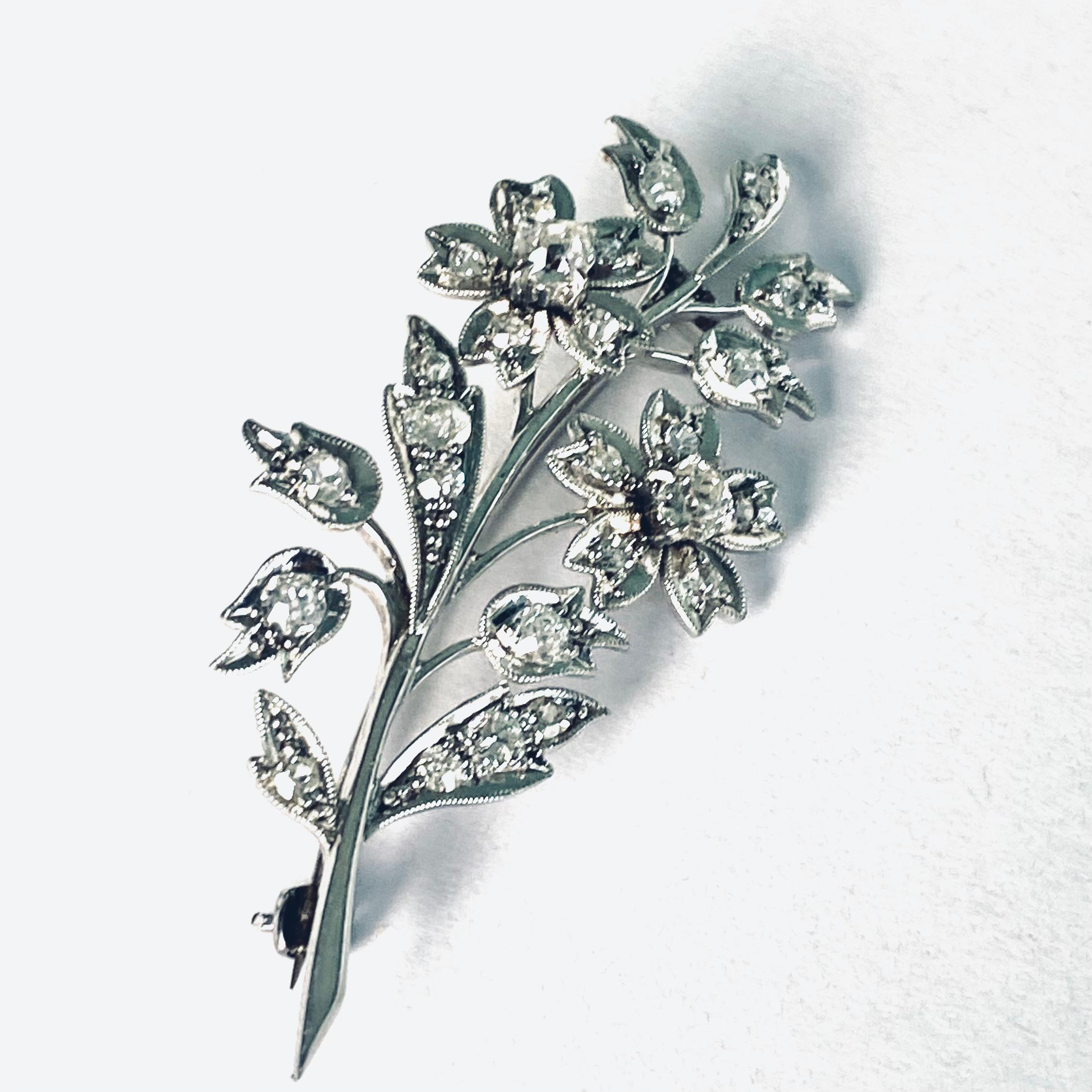 English Vintage 18 Karat White Gold Diamond 1 Carat Flower 2.2 Inch Long Brooch  For Sale 1