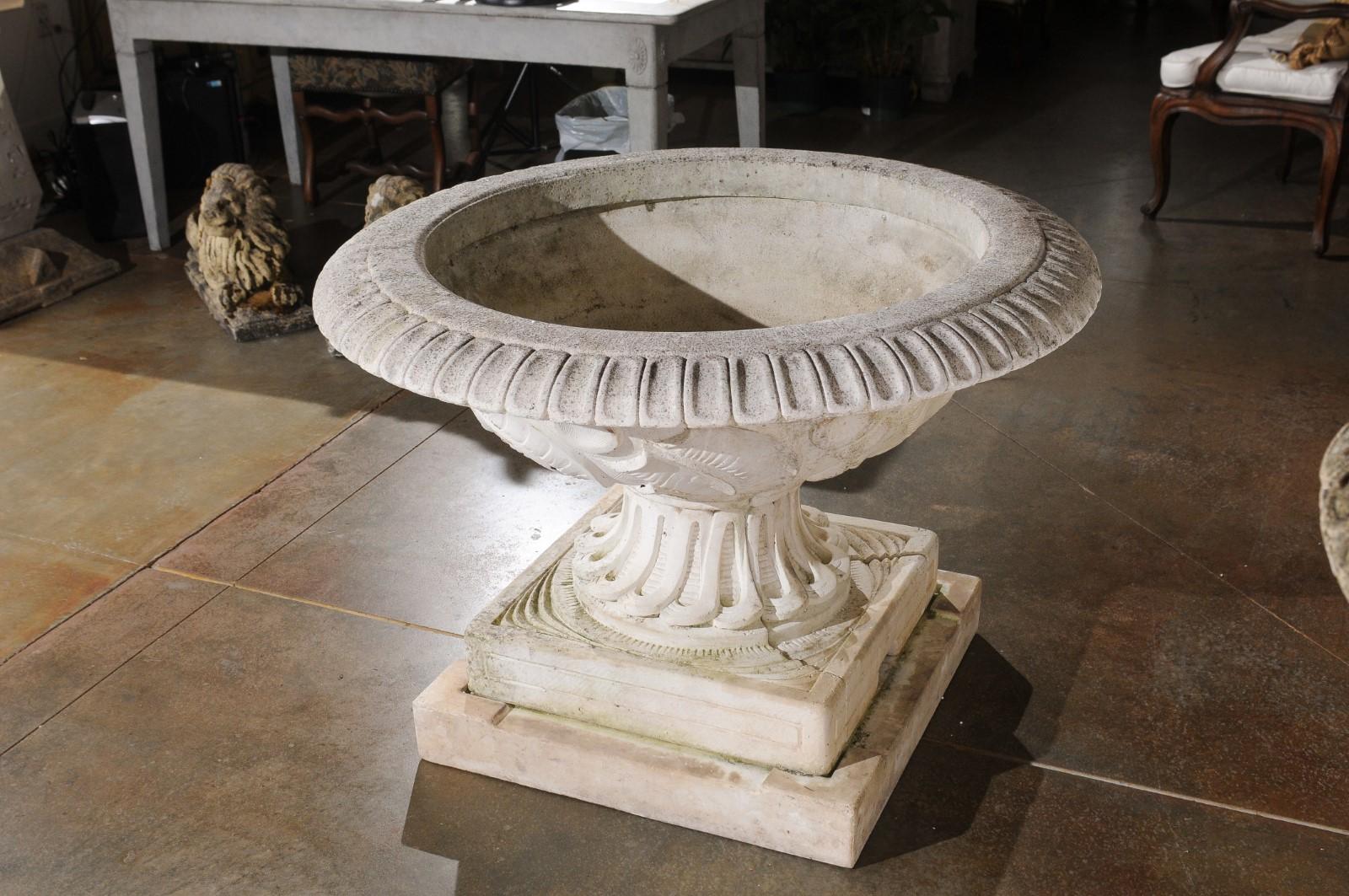 English Vintage 20th Century Cast Stone Fountain with Scoop and Foliage Motifs For Sale 7
