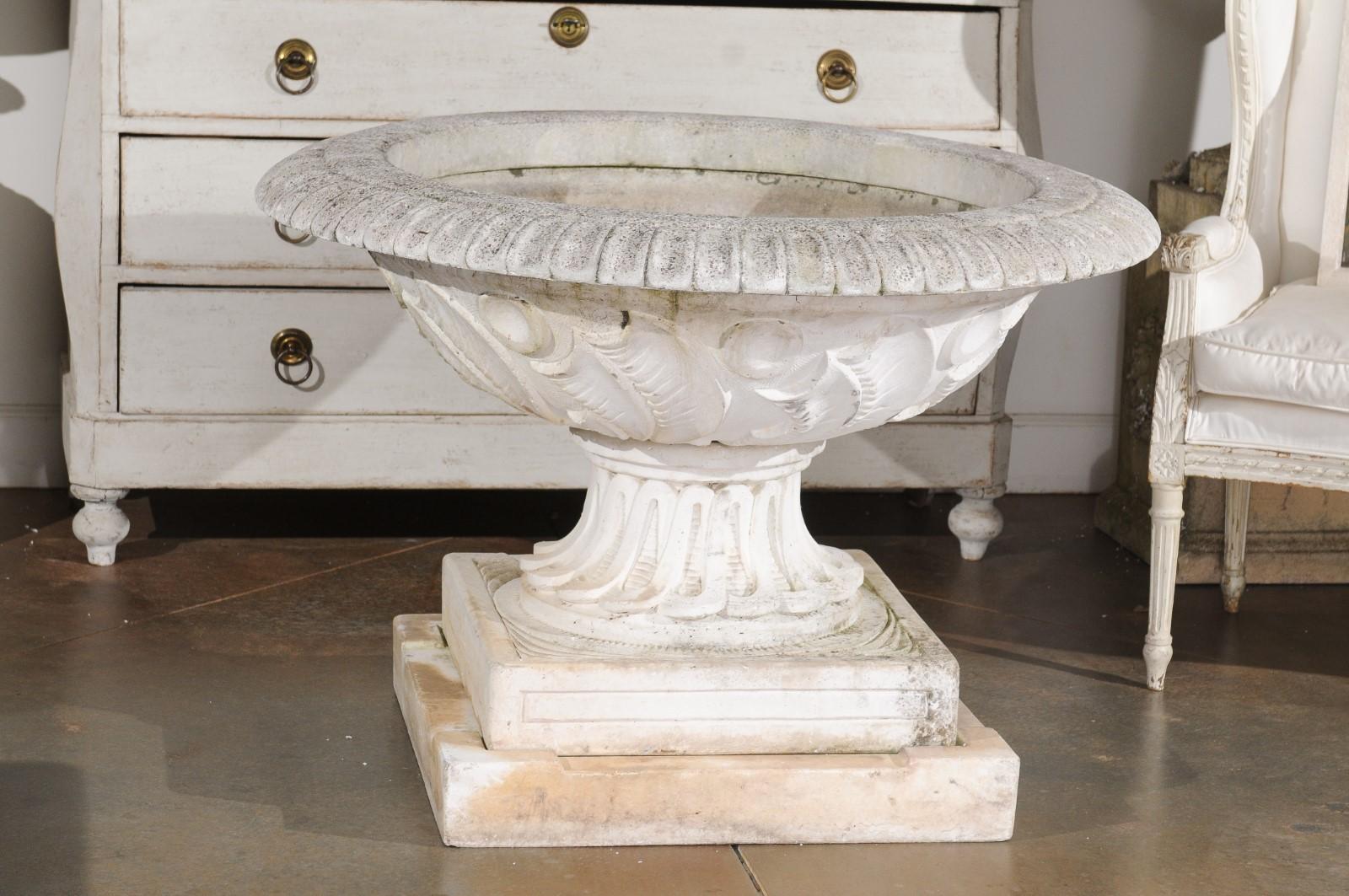 English Vintage 20th Century Cast Stone Fountain with Scoop and Foliage Motifs In Good Condition For Sale In Atlanta, GA
