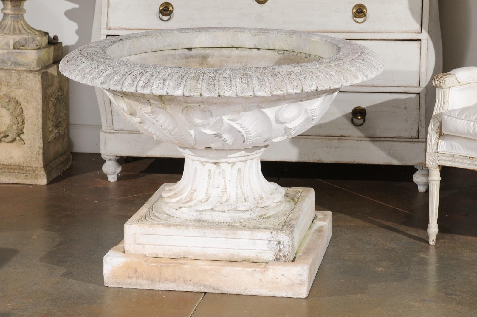 English Vintage 20th Century Cast Stone Fountain with Scoop and Foliage Motifs For Sale 1