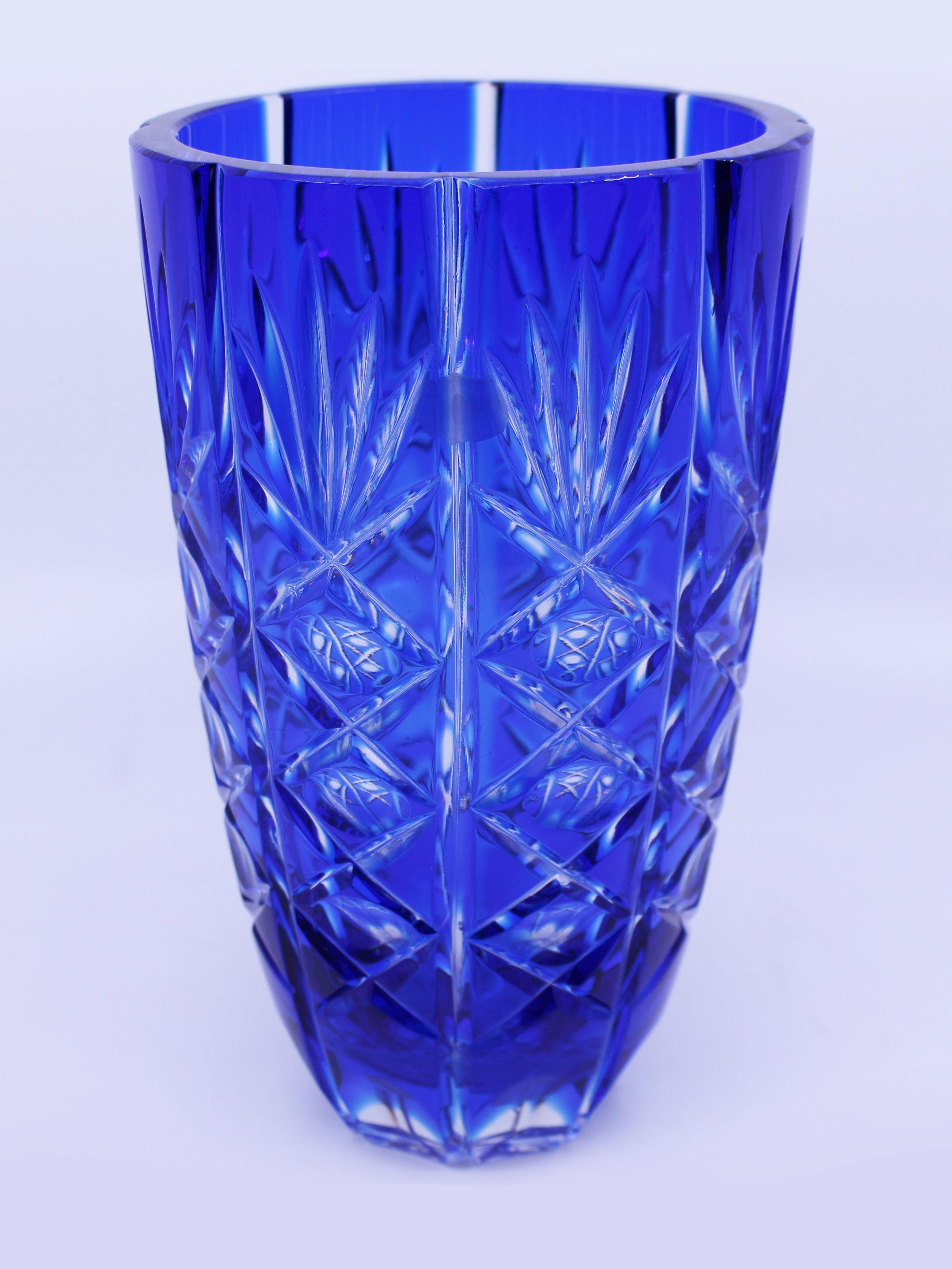 Period:
mid-late 20th century

Origin:
Stourbridge, England

Composition:
Cut overlay crystal, blue

Condition:
Very good condition commensurate with age. No chips, cracks or repairs. Light scratches to base commensurate with age
 

