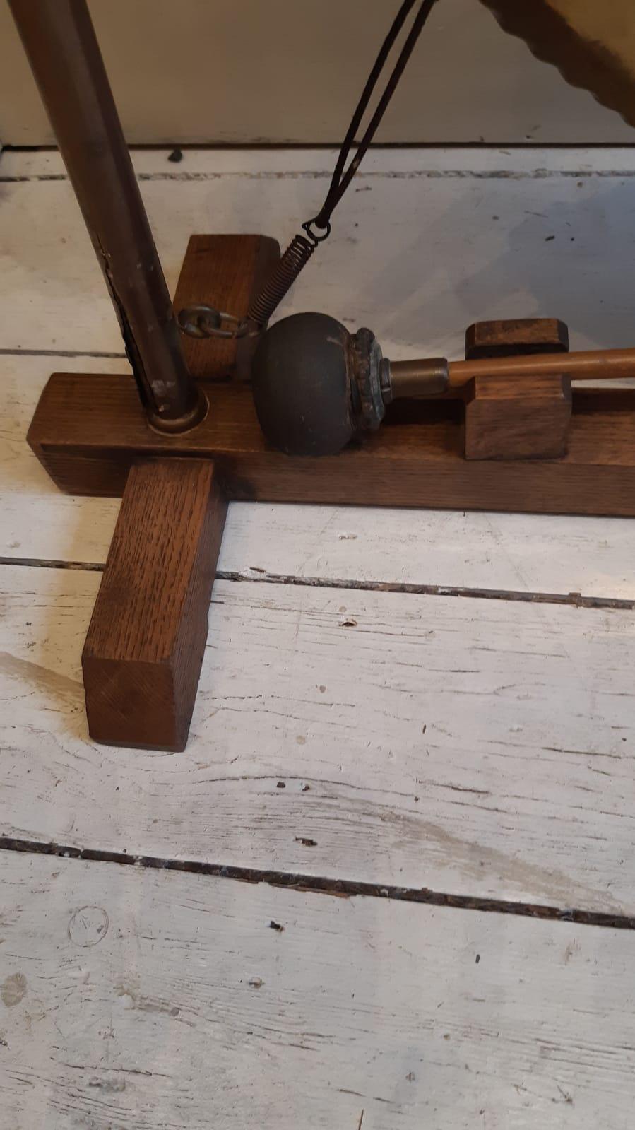 English Vintage Brass and Oak Framed Dinner Gong In Good Condition For Sale In Heathfield, East Sussex