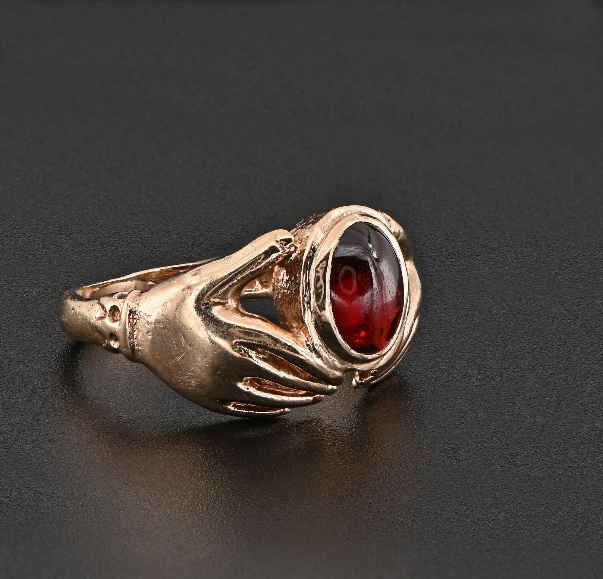 Anillo vintage inglés Fede Granate oro de 9 KT Contemporáneo en venta