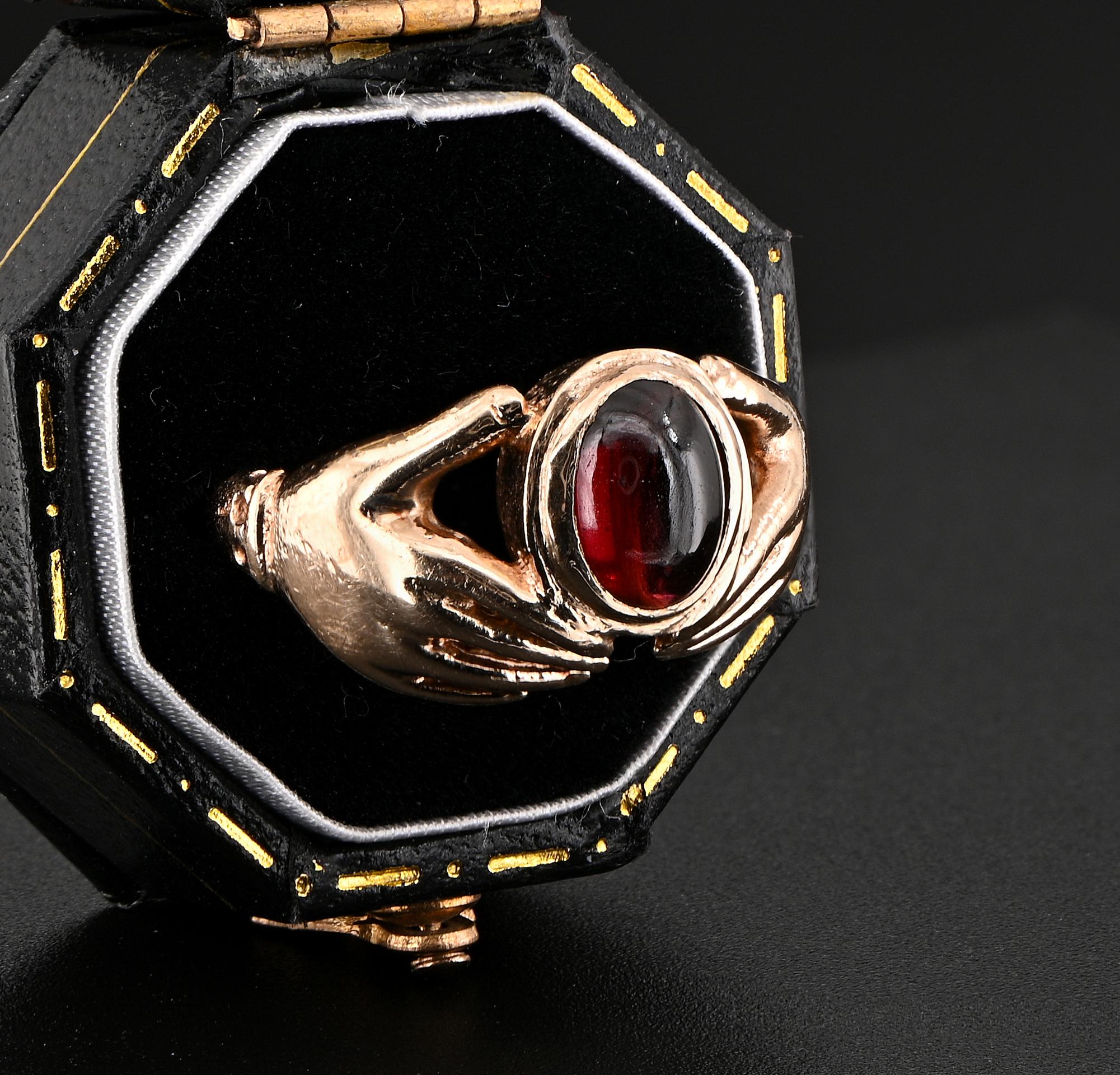 Anillo vintage inglés Fede Granate oro de 9 KT Cabujón en venta