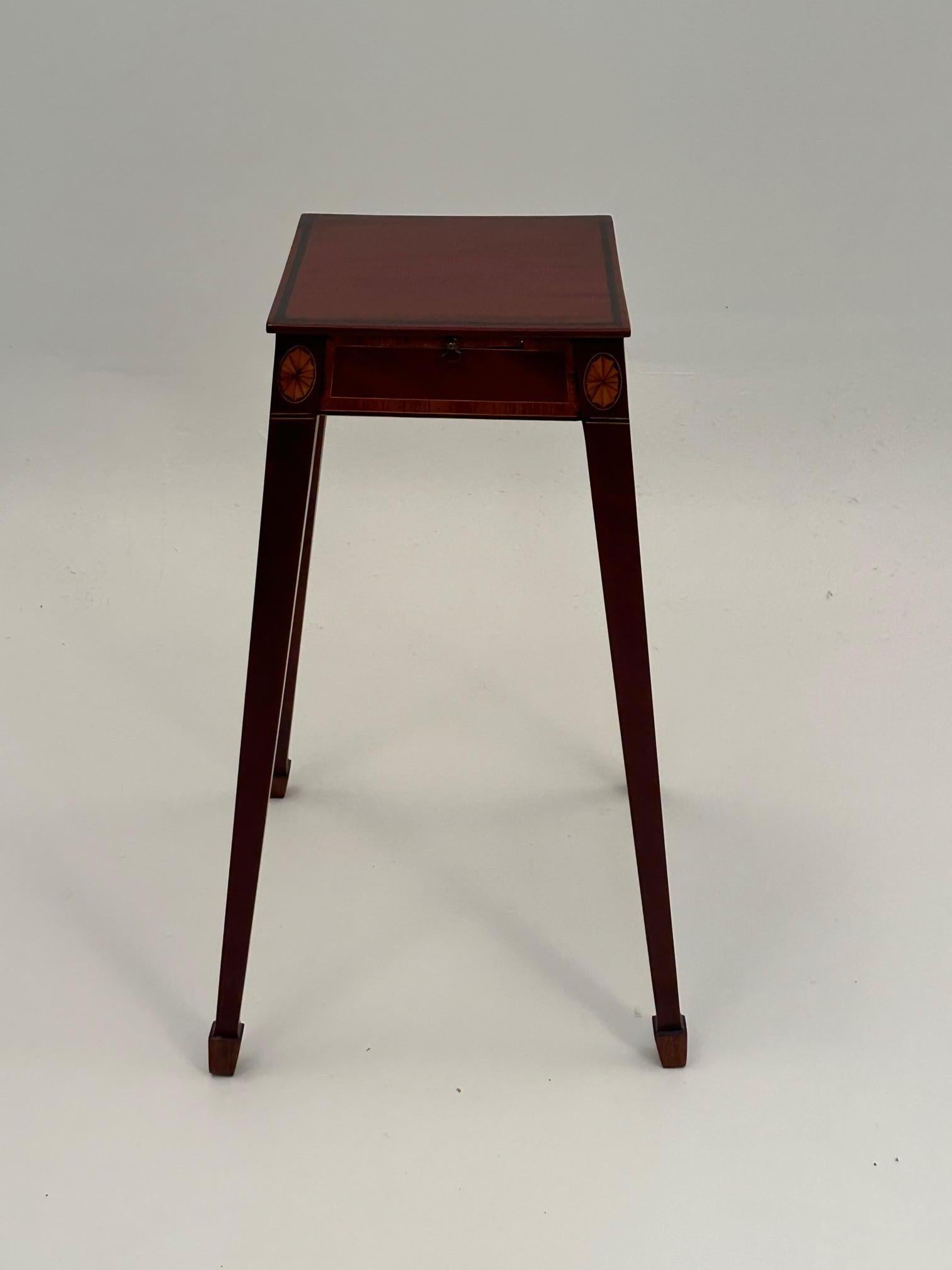 English Vintage Mahogany & Satinwood Stand End Table with Candle Slide For Sale 5