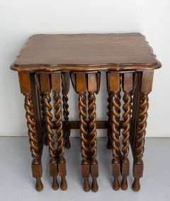 English Vintage Oak Nesting Tables Serie, Turned Legs circa1940