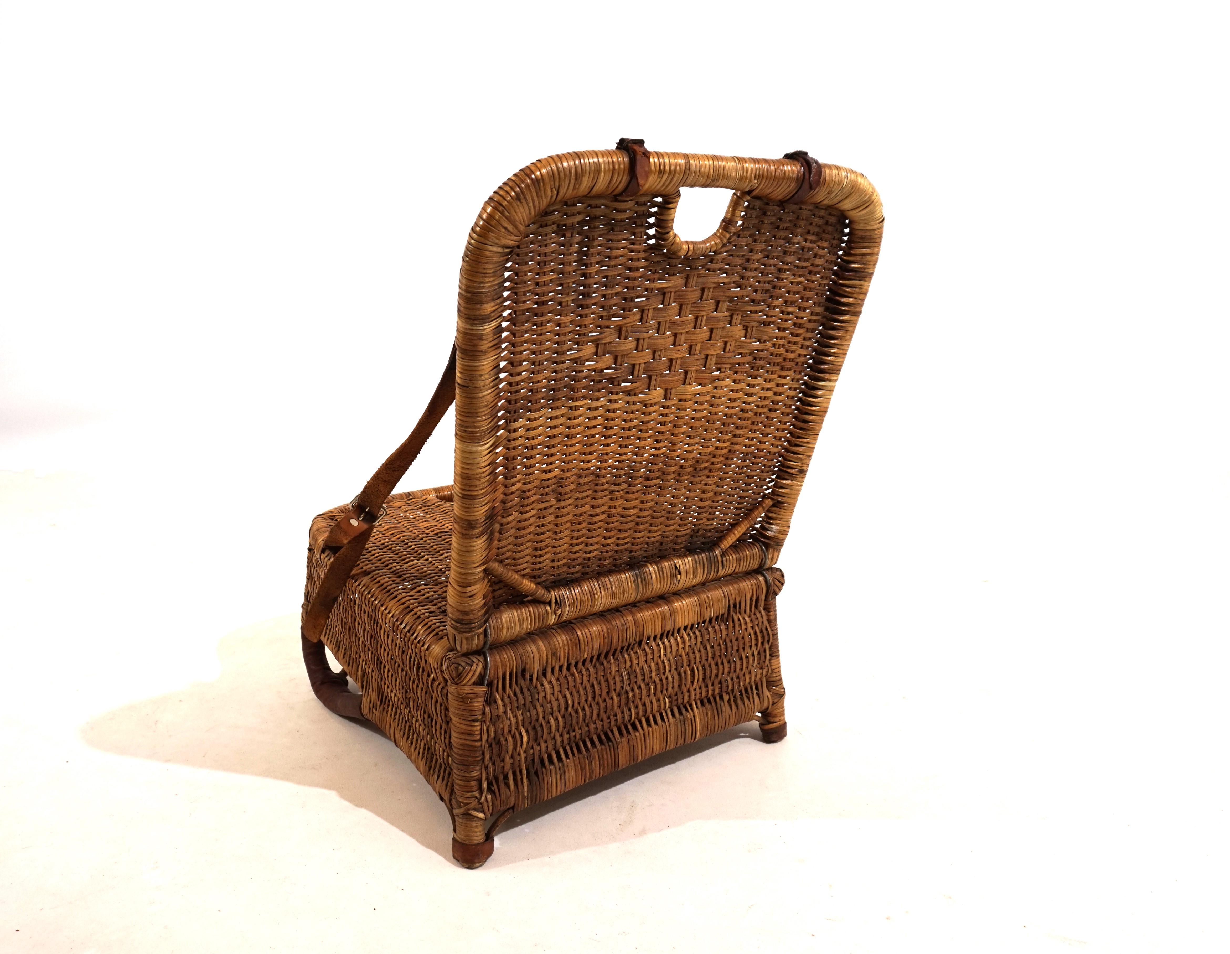 English vintage rattan beach chair For Sale 5