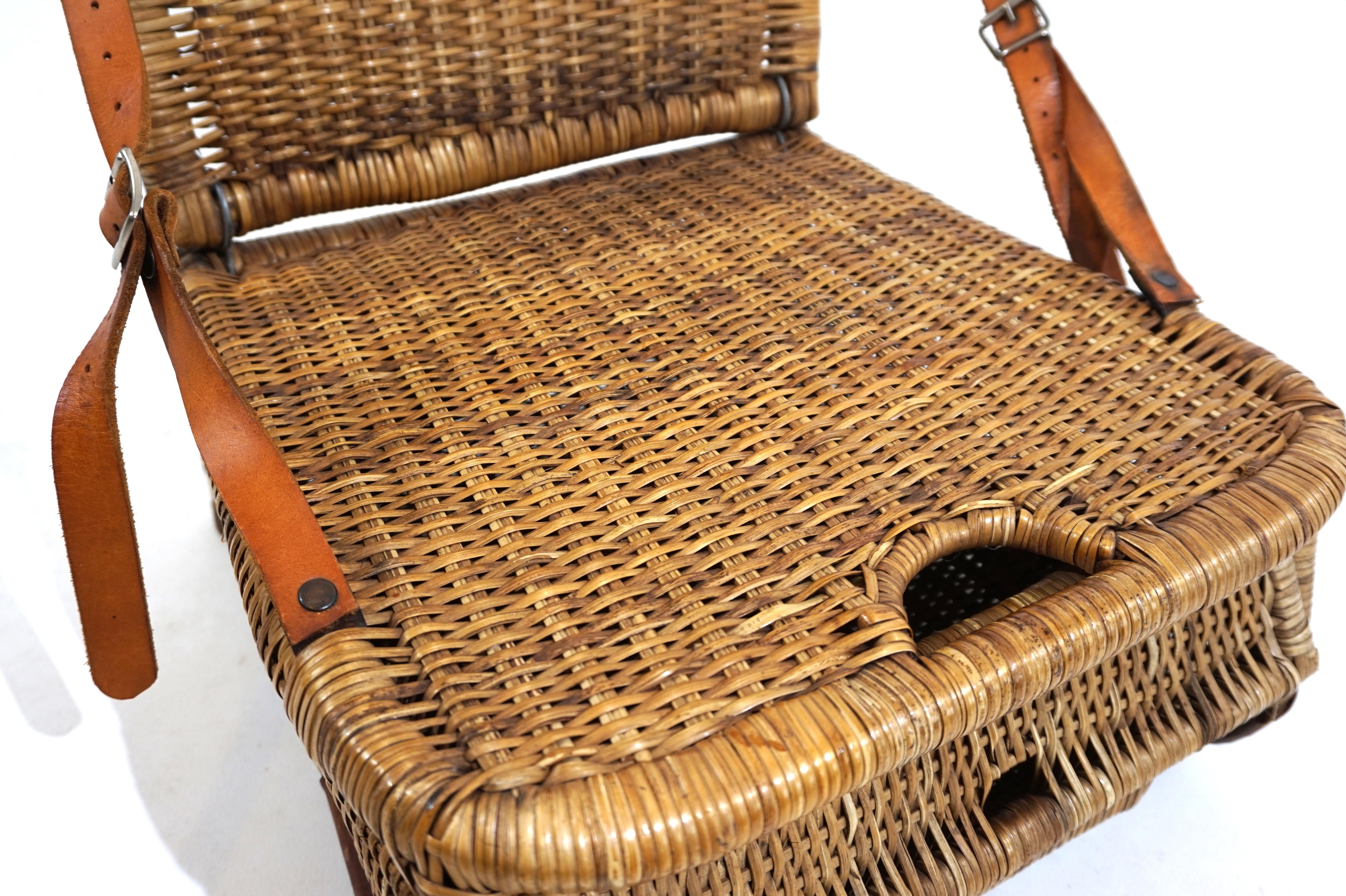 English vintage rattan beach chair For Sale 6