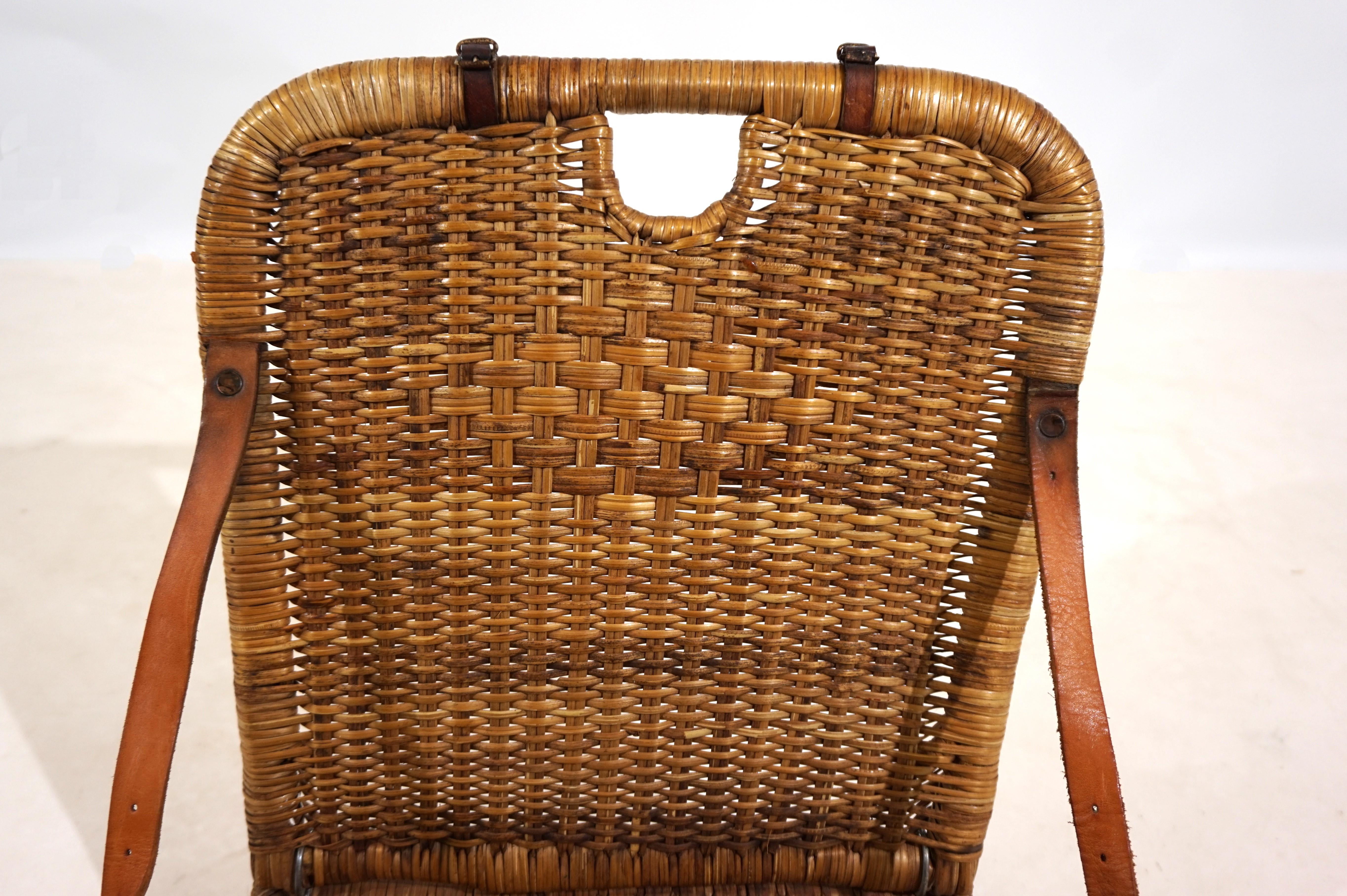 English vintage rattan beach chair For Sale 13