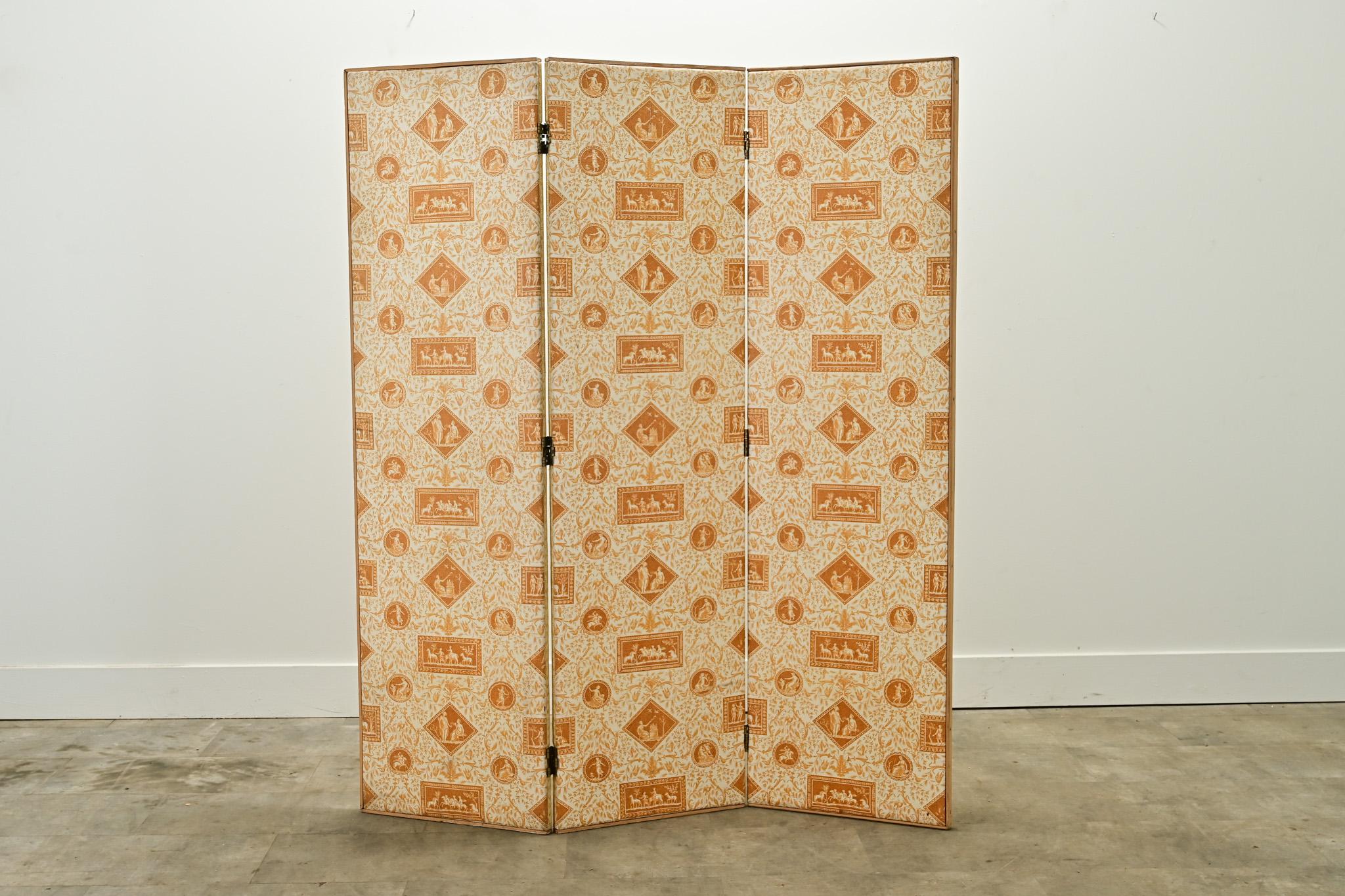English Vintage Upholstered Screen In Good Condition For Sale In Baton Rouge, LA