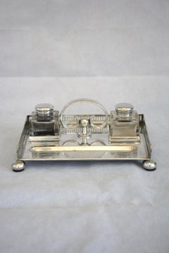 English Walker and Hall Silver Plated Ink Stand Desk Stand, Sheffield 1880s