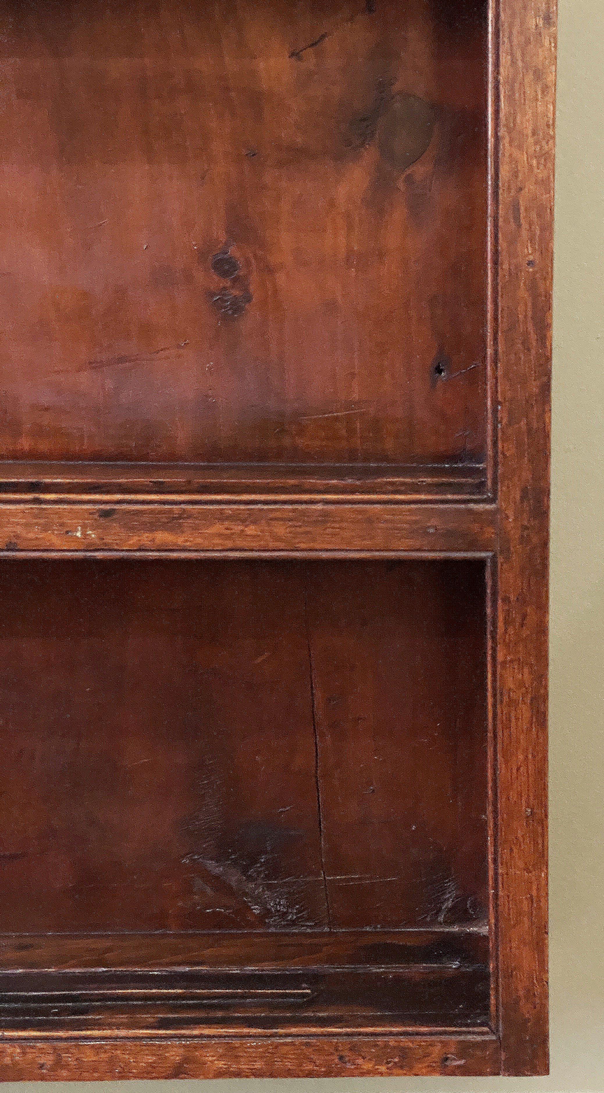 Mensole da parete inglesi in Oak patinato con piano a baldacchino e lati a Ogee in vendita 3